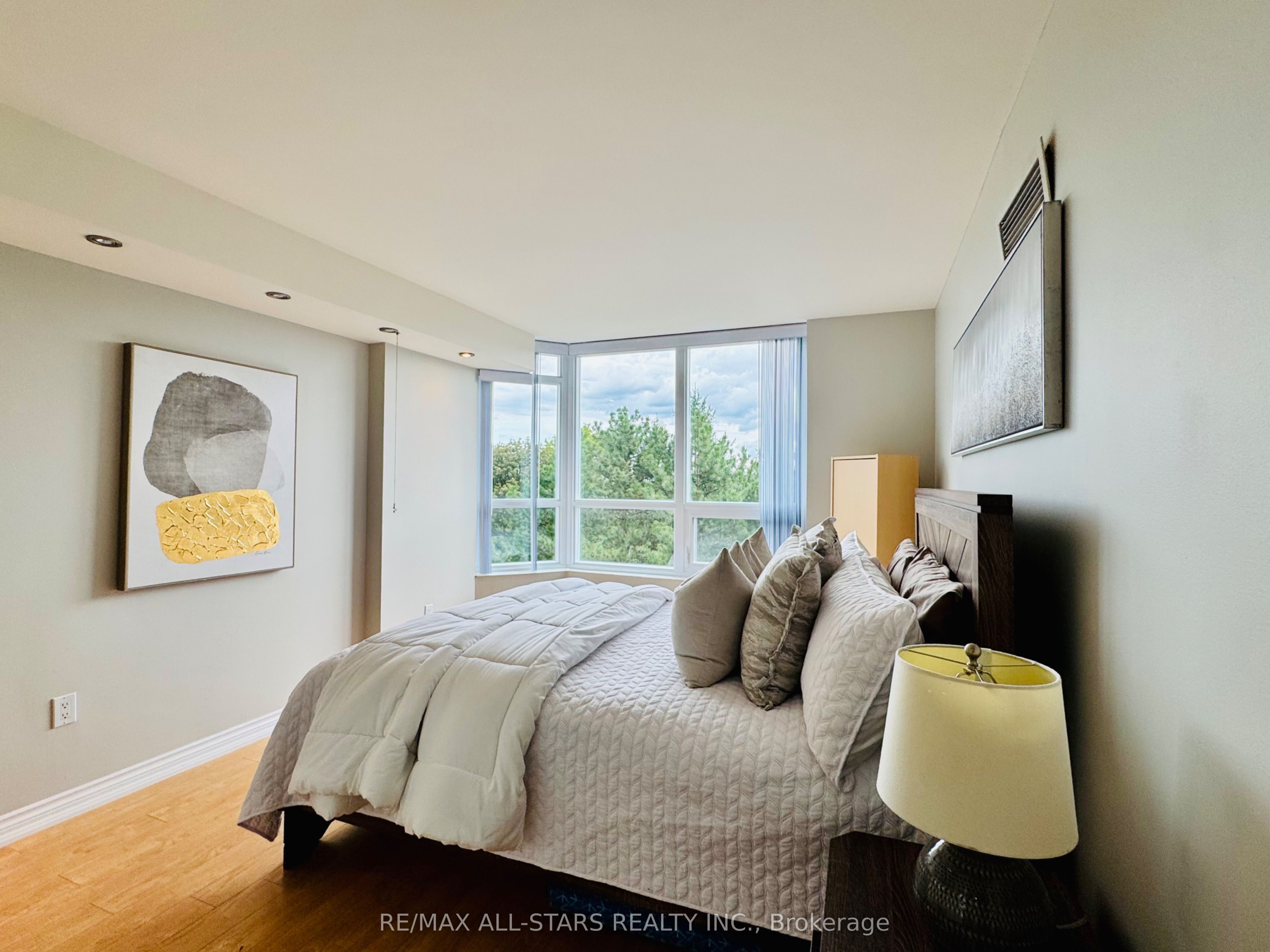 7601 Bathurst Street 402 Property Photo 6