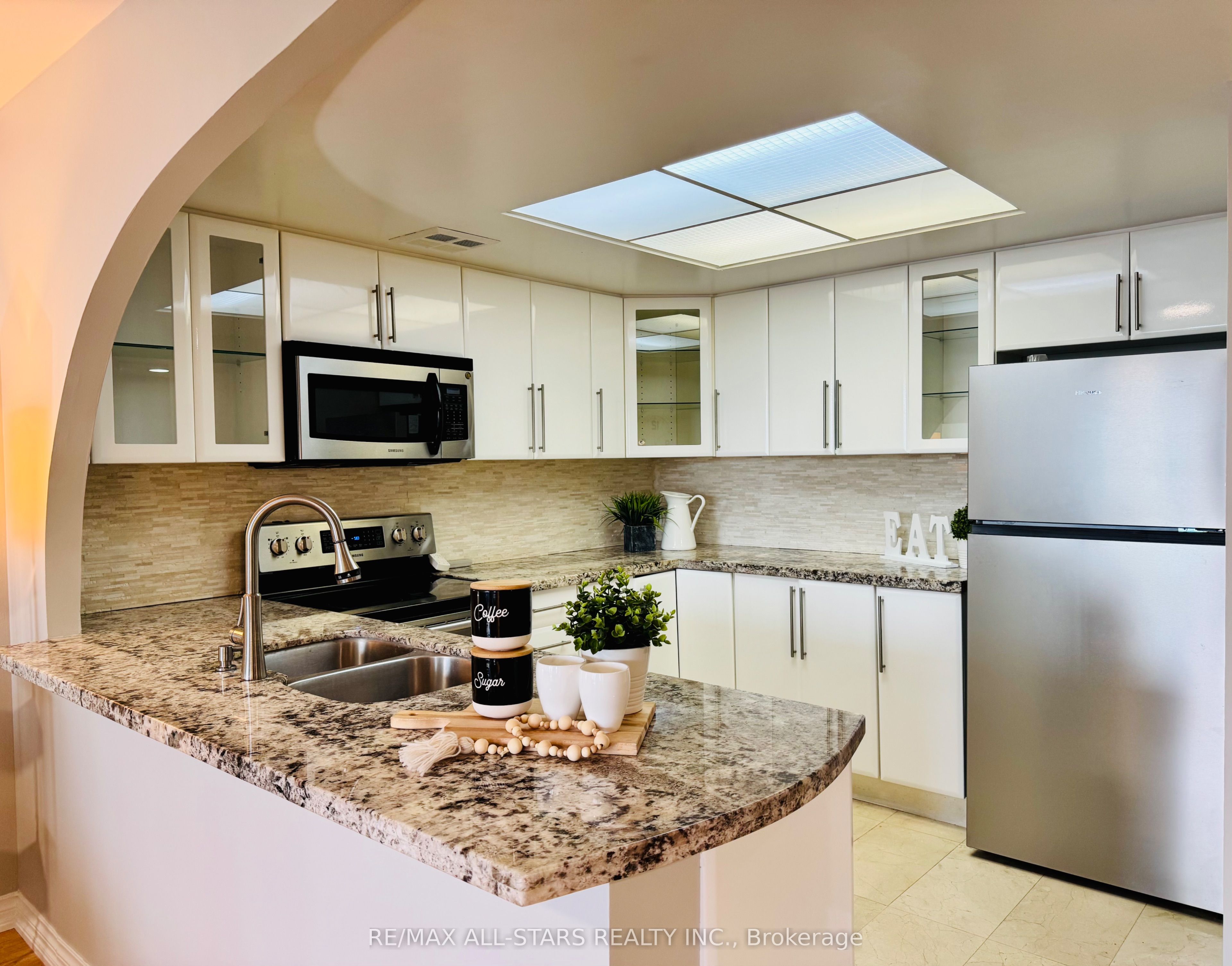 7601 Bathurst Street 402 Property Photo 11