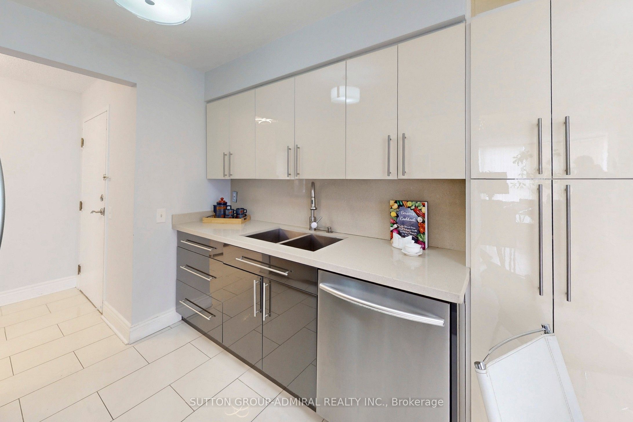 81 Townsgate Drive Ph208 Property Photo 11