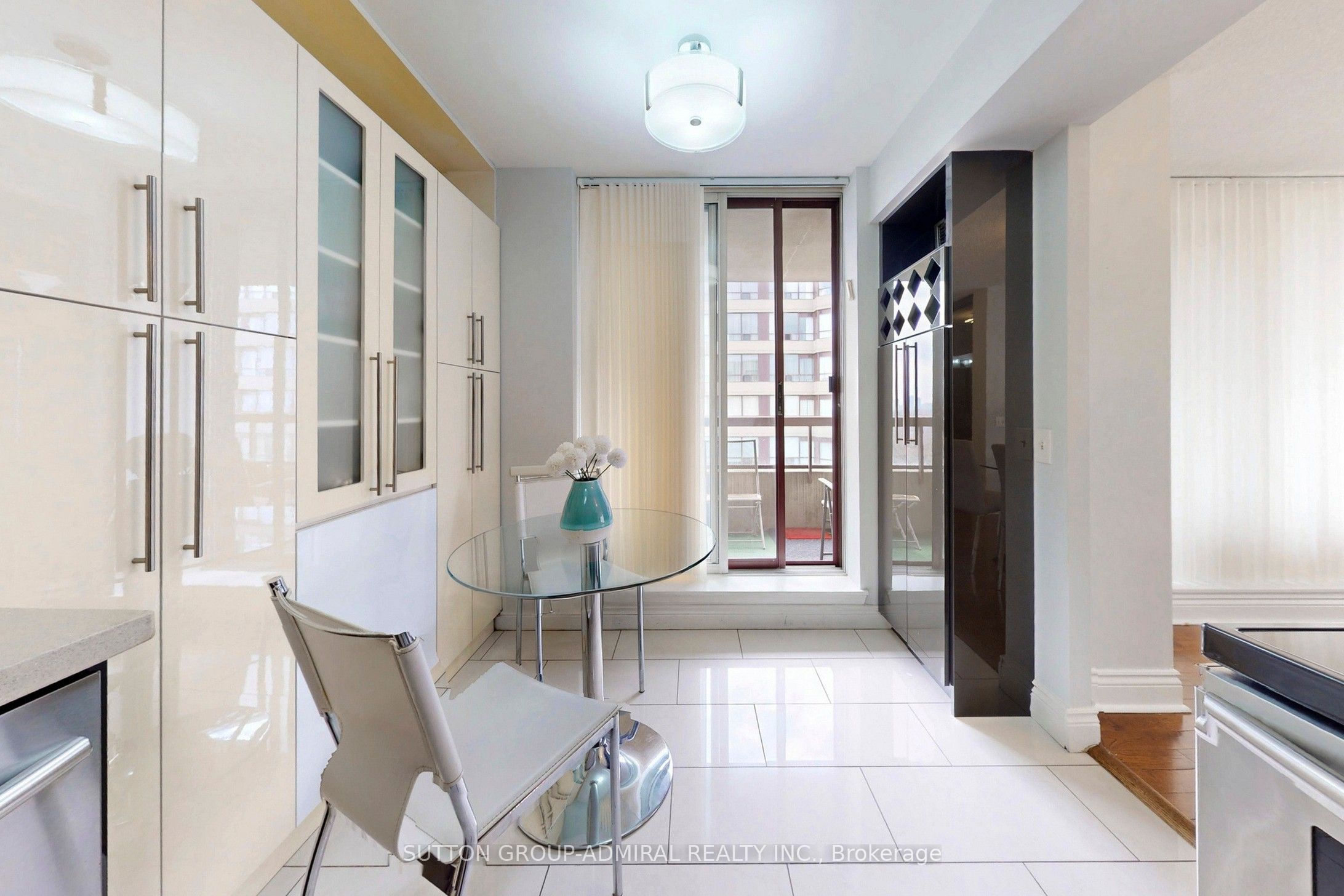 81 Townsgate Drive Ph208 Property Photo 12