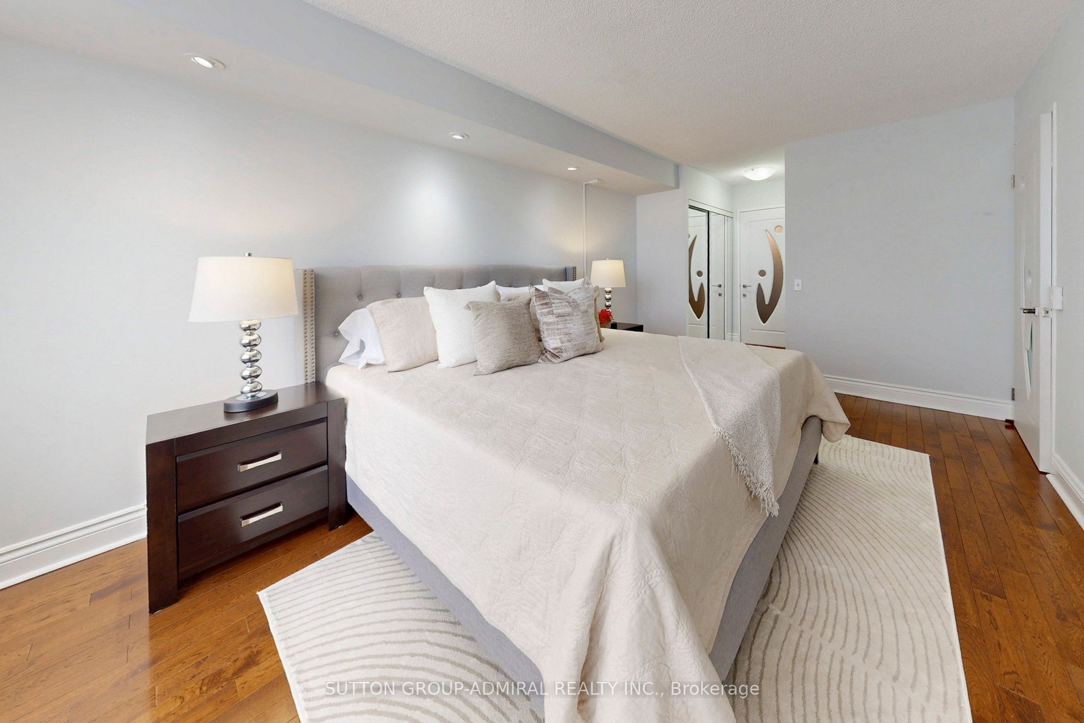 81 Townsgate Drive Ph208 Property Photo 15