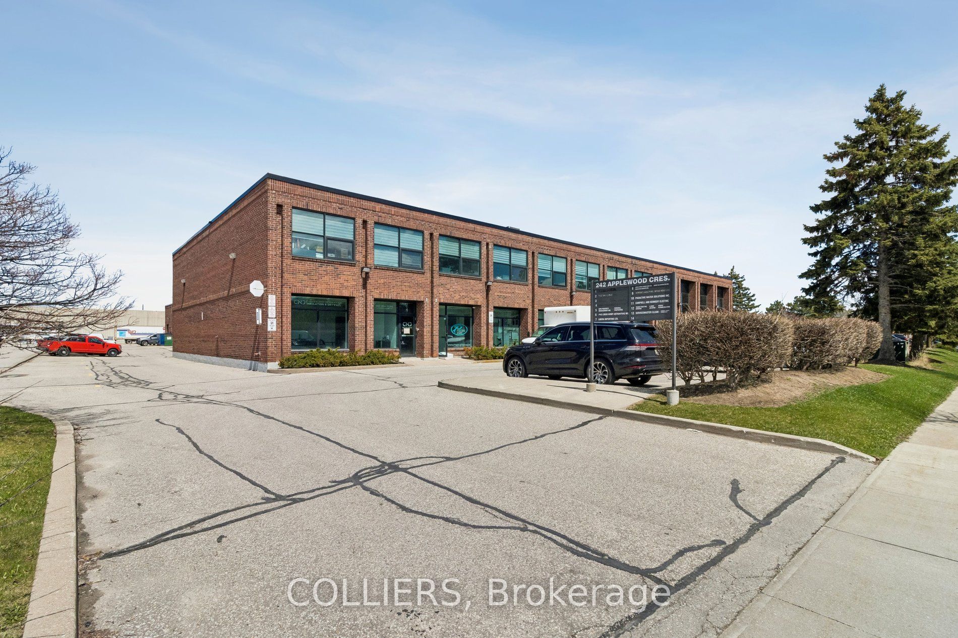242 Applewood Crescent 10