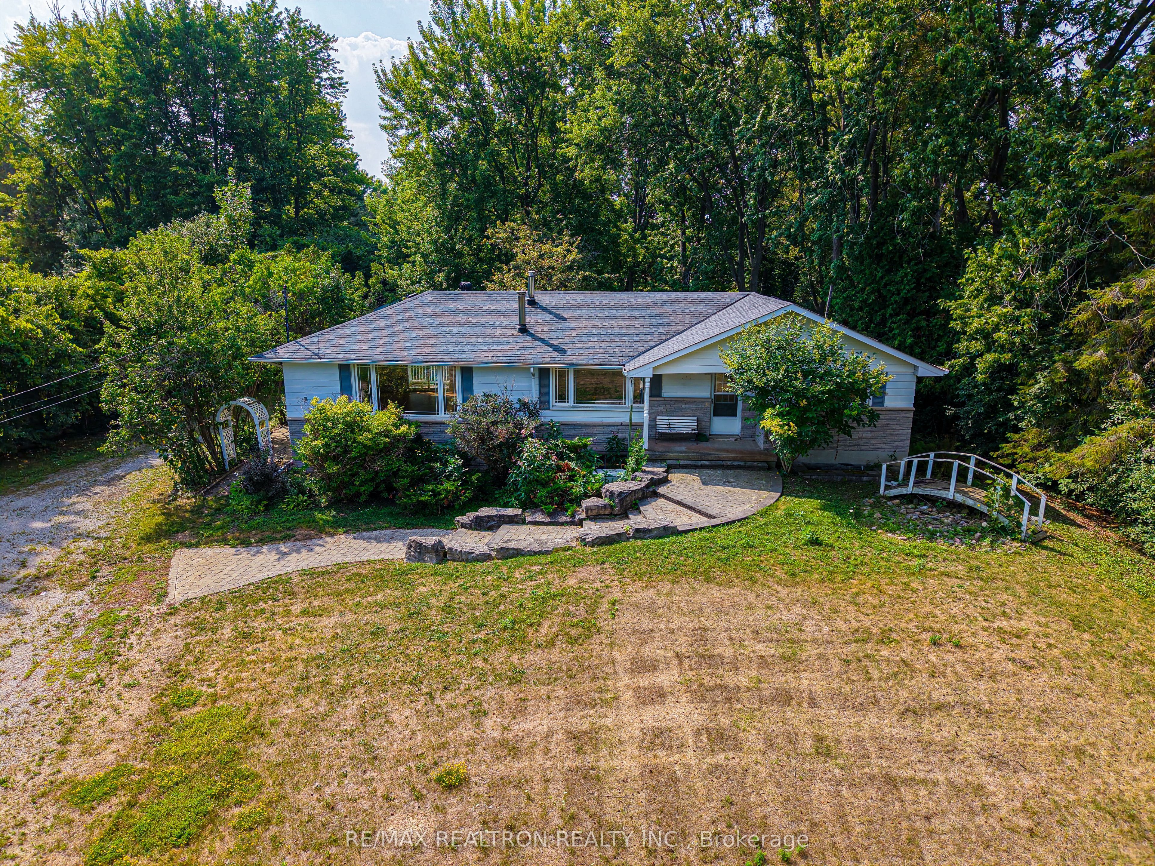 1181 Ravenshoe Road Property Photo 1