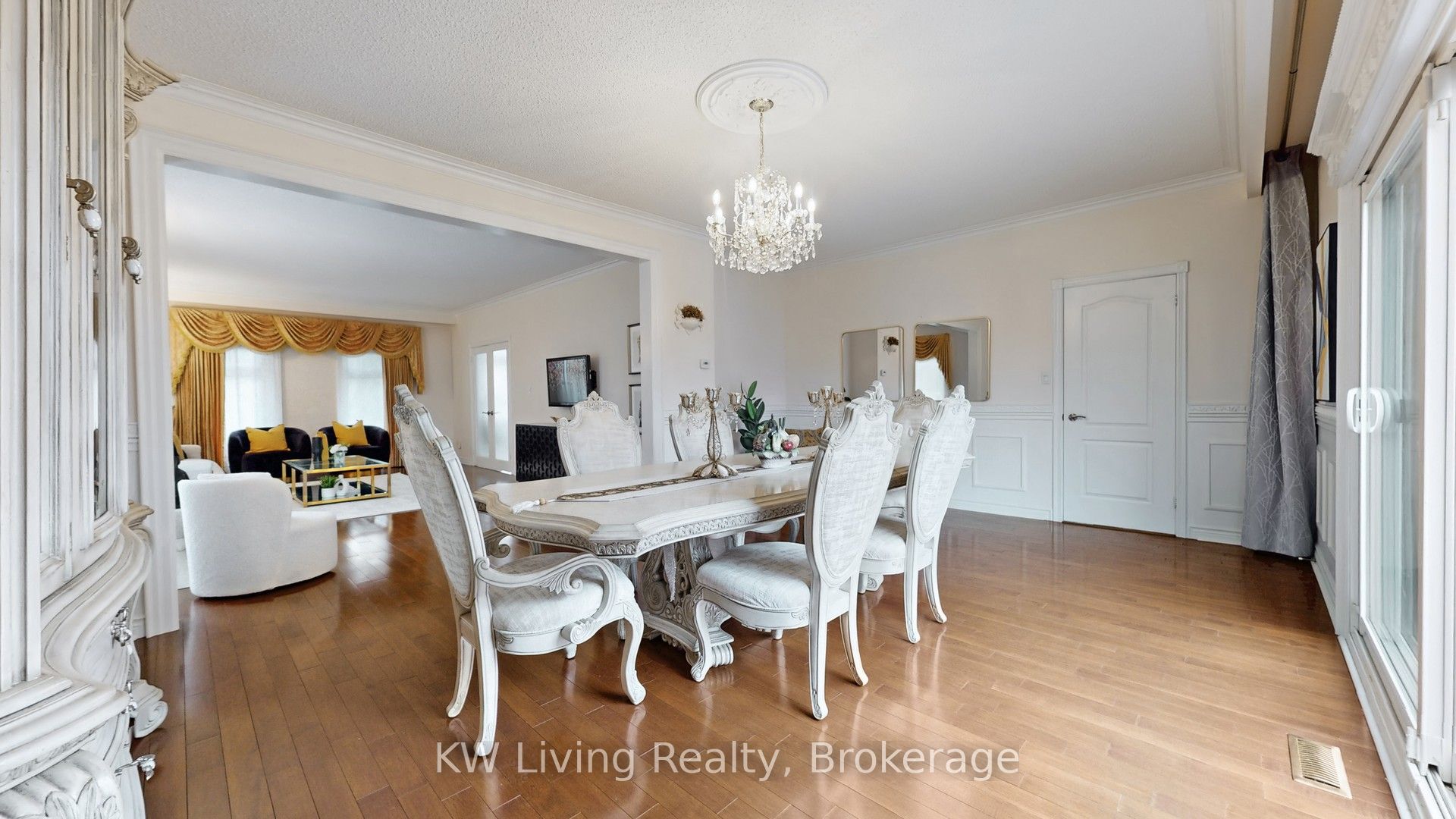 19 Spadina Road Property Photo 7