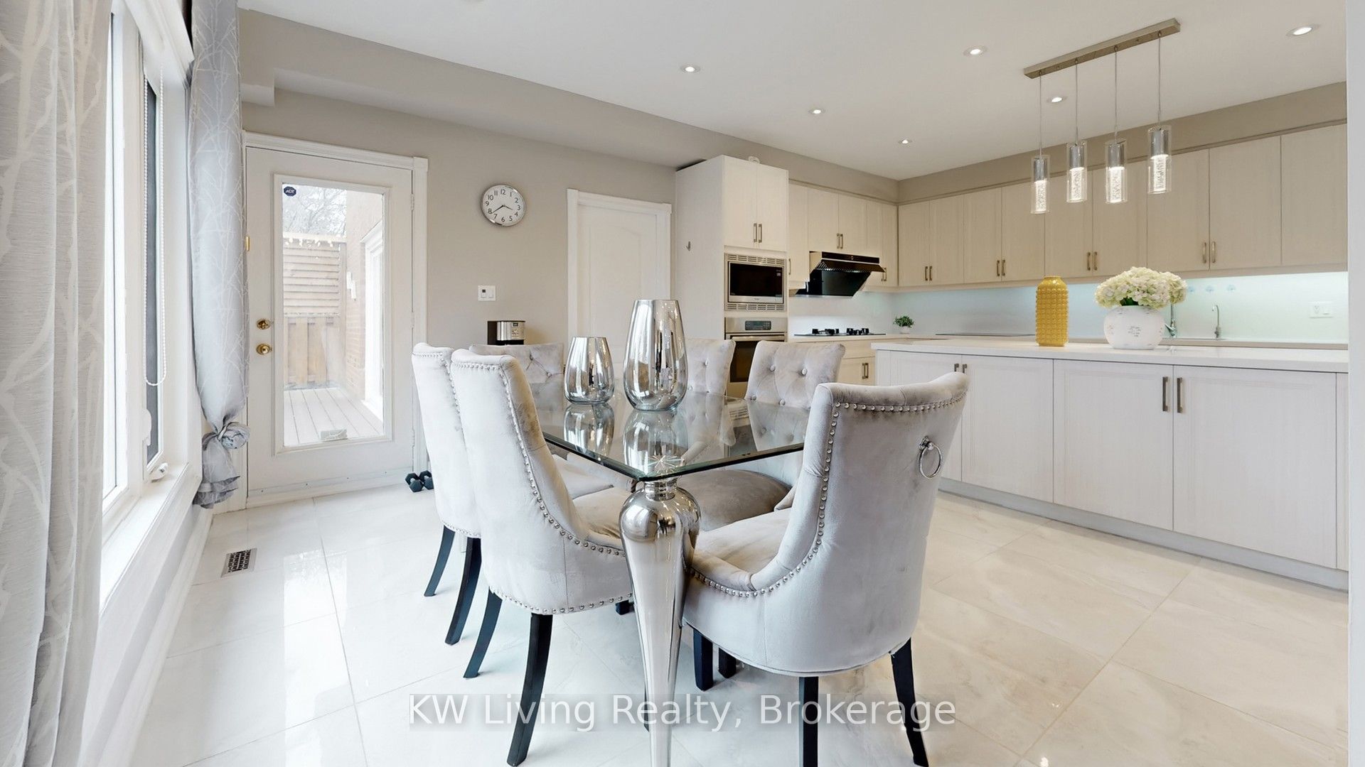 19 Spadina Road Property Photo 15
