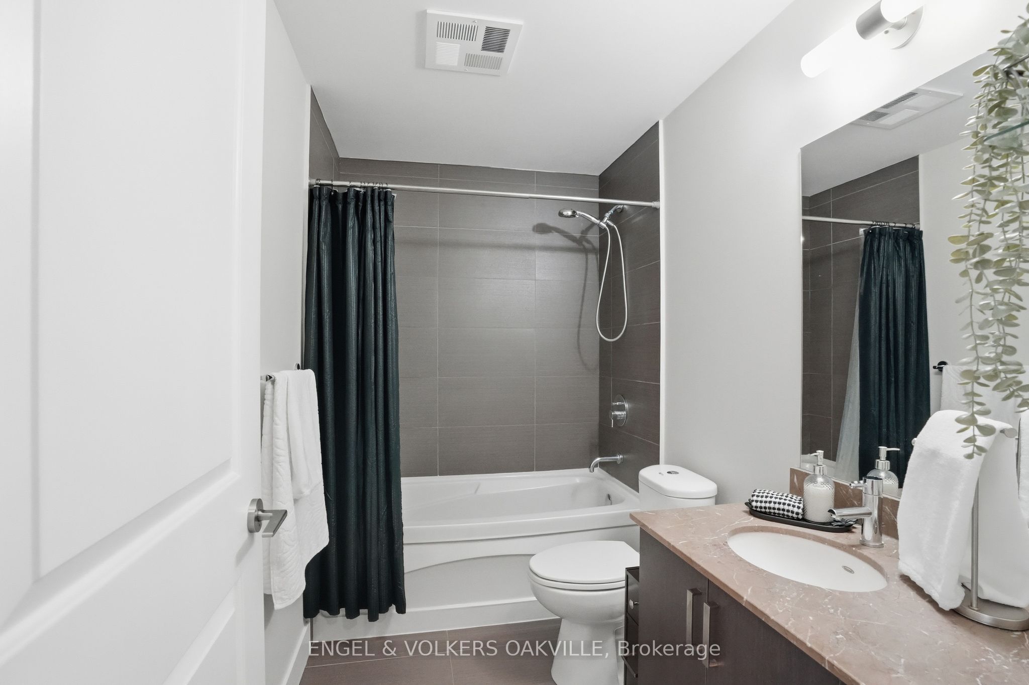 7608 Yonge Street 528 Property Photo 3