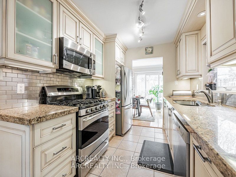 49 White Boulevard Property Photo 3