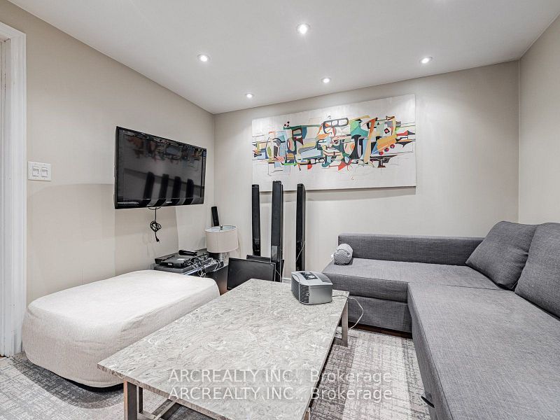 49 White Boulevard Property Photo 8