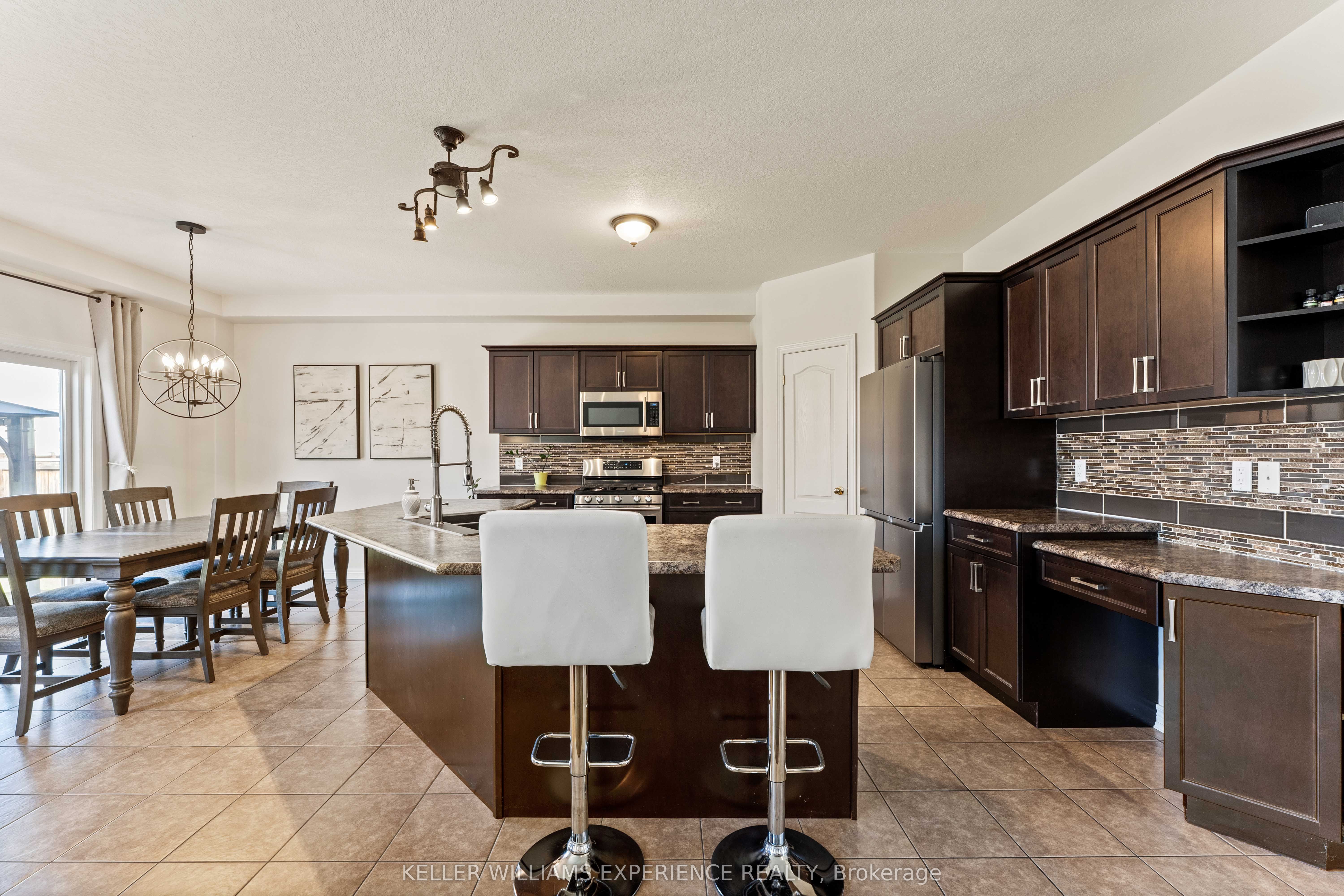 154 Arnold Crescent Property Photo 7