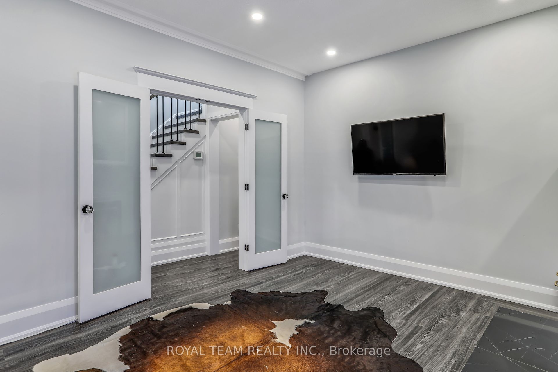 97 Centre Street E Property Photo 7