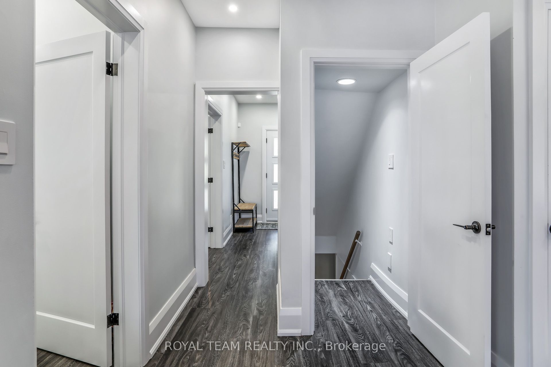 97 Centre Street E Property Photo 9