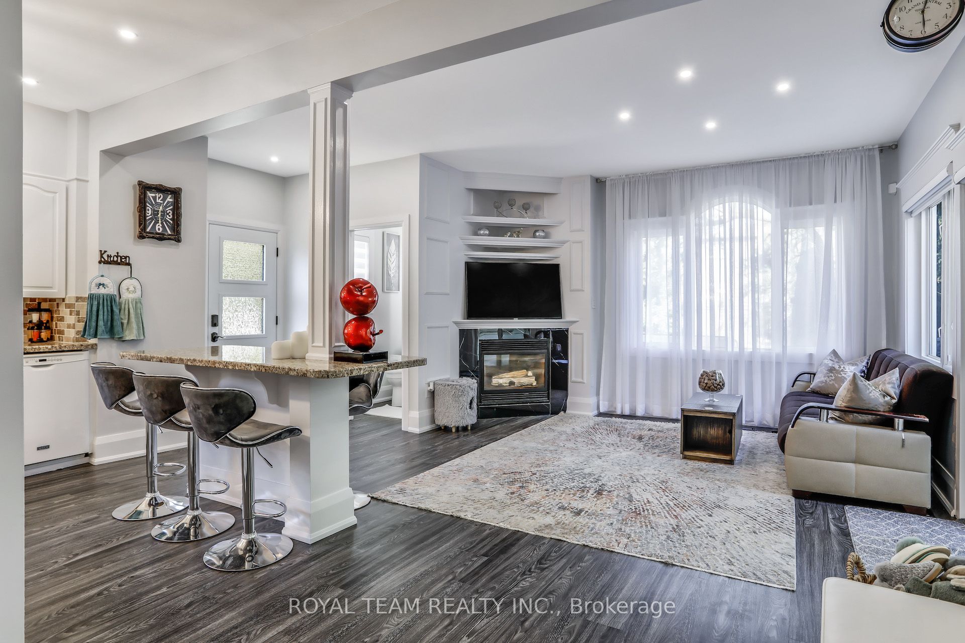 97 Centre Street E Property Photo 11