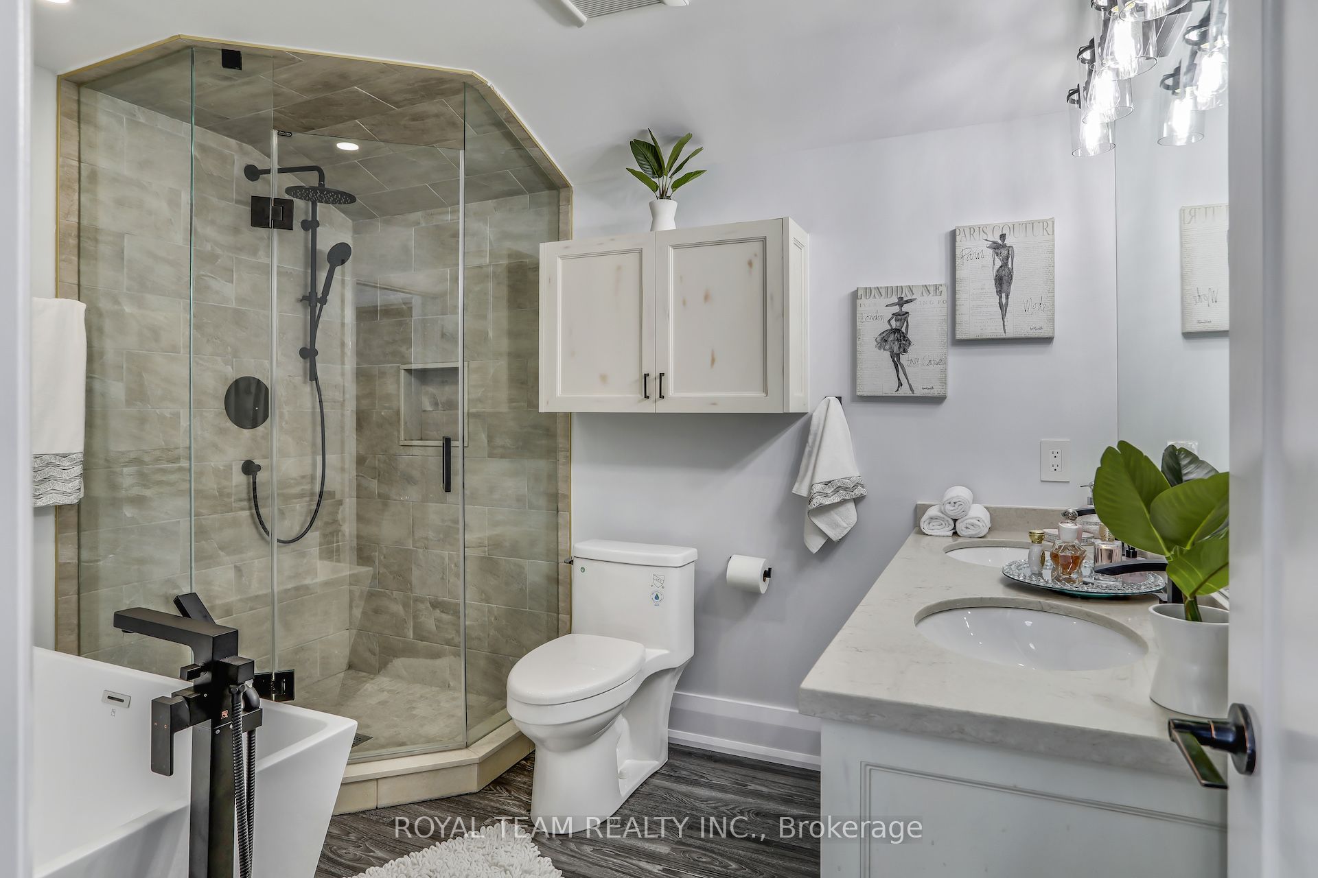 97 Centre Street E Property Photo 21