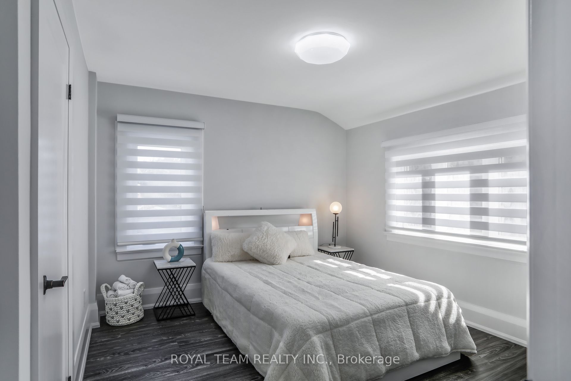 97 Centre Street E Property Photo 26