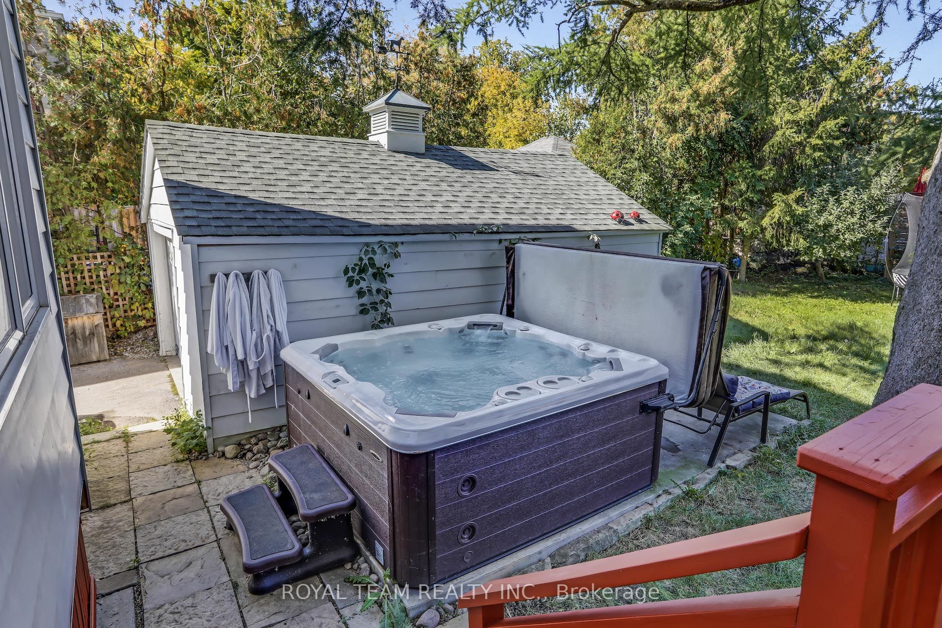 97 Centre Street E Property Photo 40