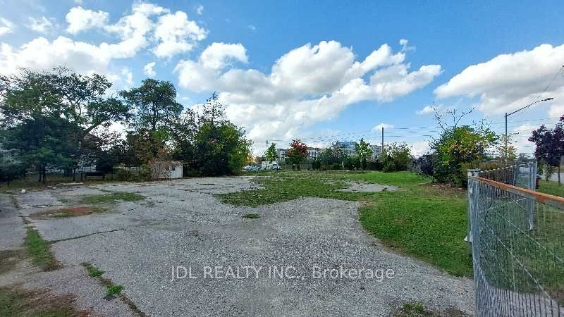 1061 Elgin Mills Road E Property Photo 7
