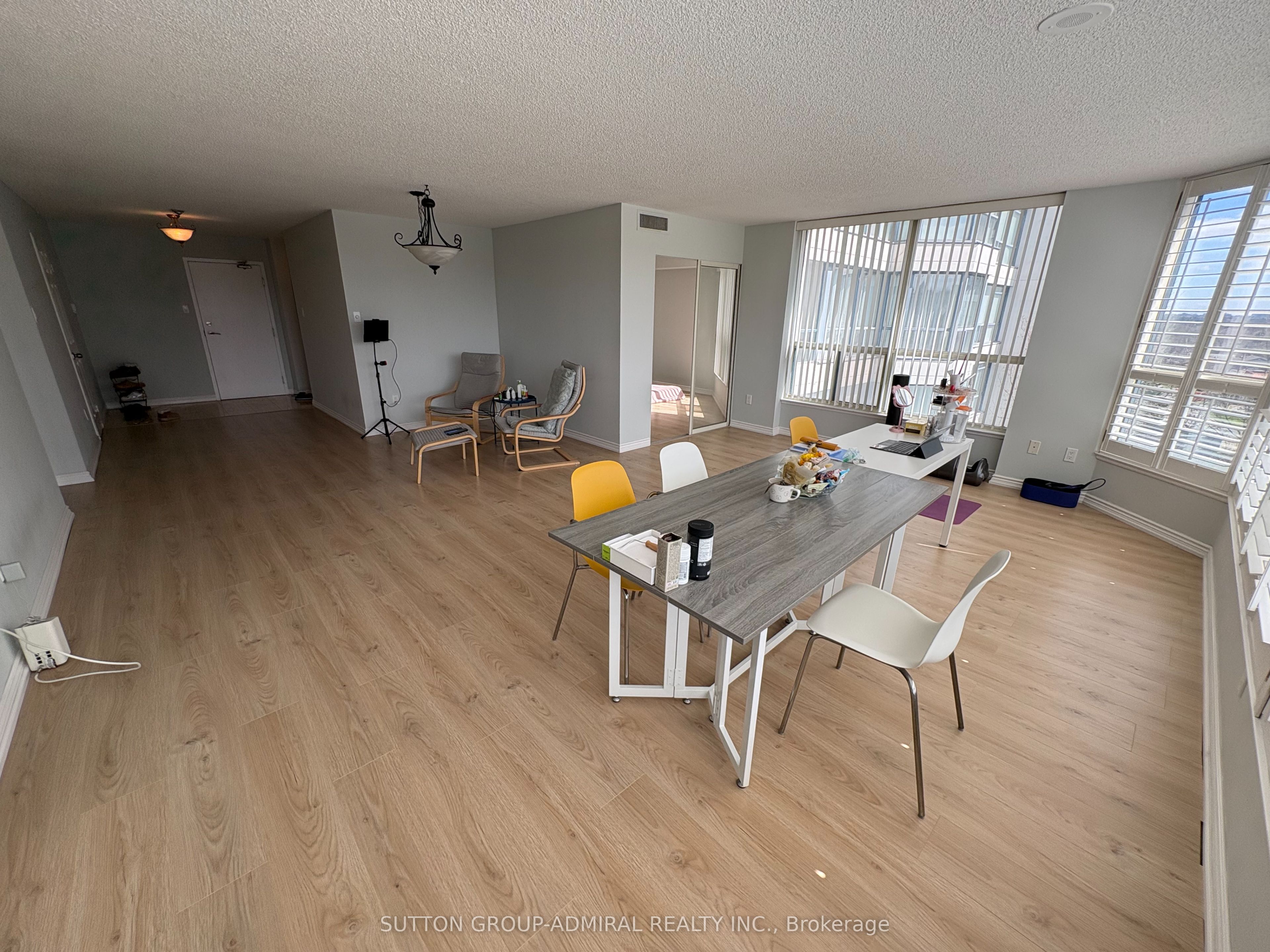 1 Clark Avenue W 701 Property Photo 1