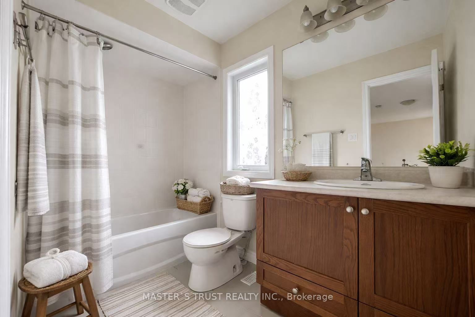 271 Riverlands Avenue Property Photo 11