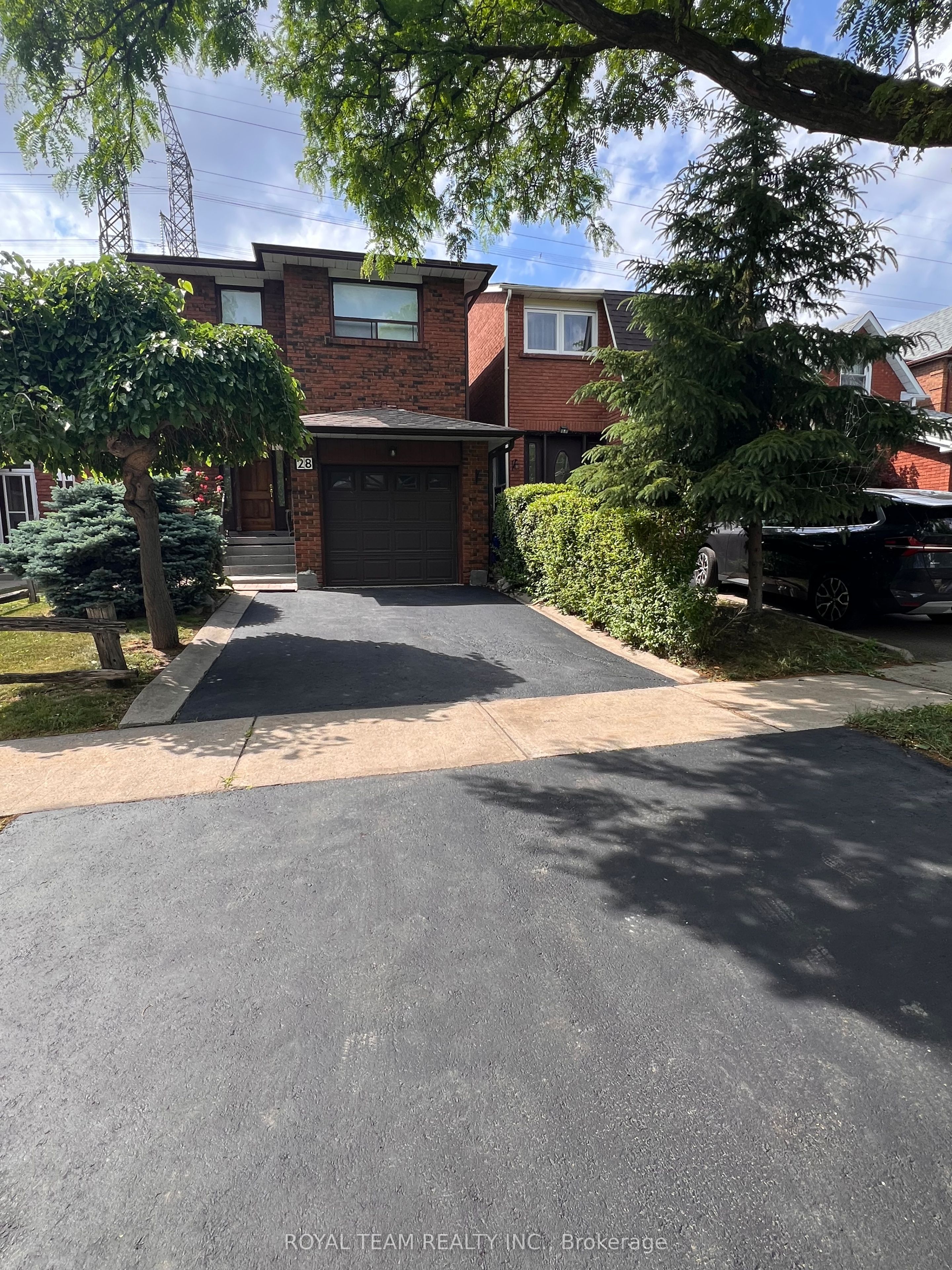 28 Oakmount Crescent Property Photo 1