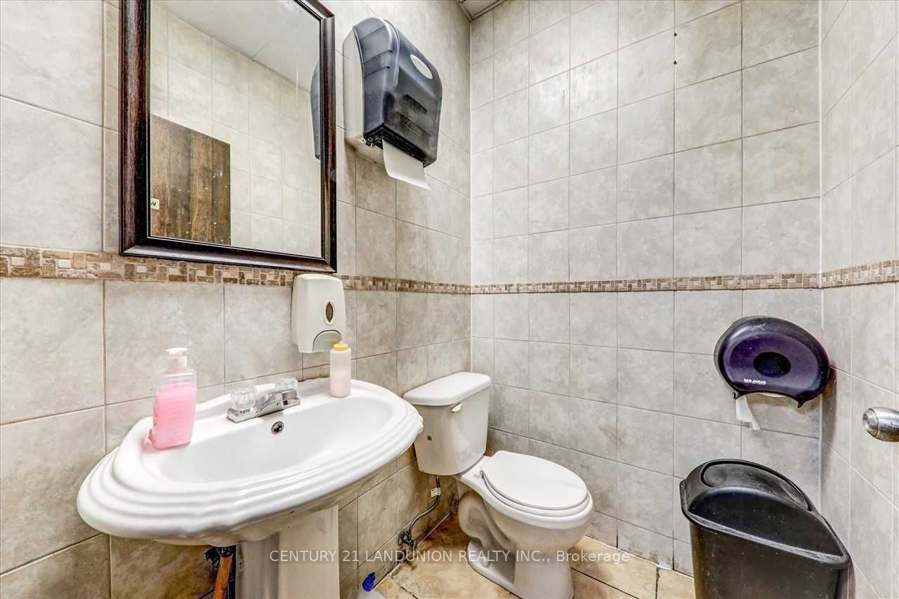 20215 Woodbine Avenue Property Photo 29