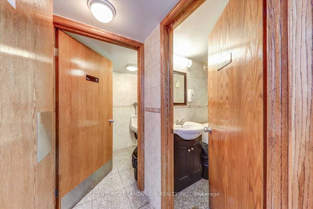 20215 Woodbine Avenue Property Photo 31