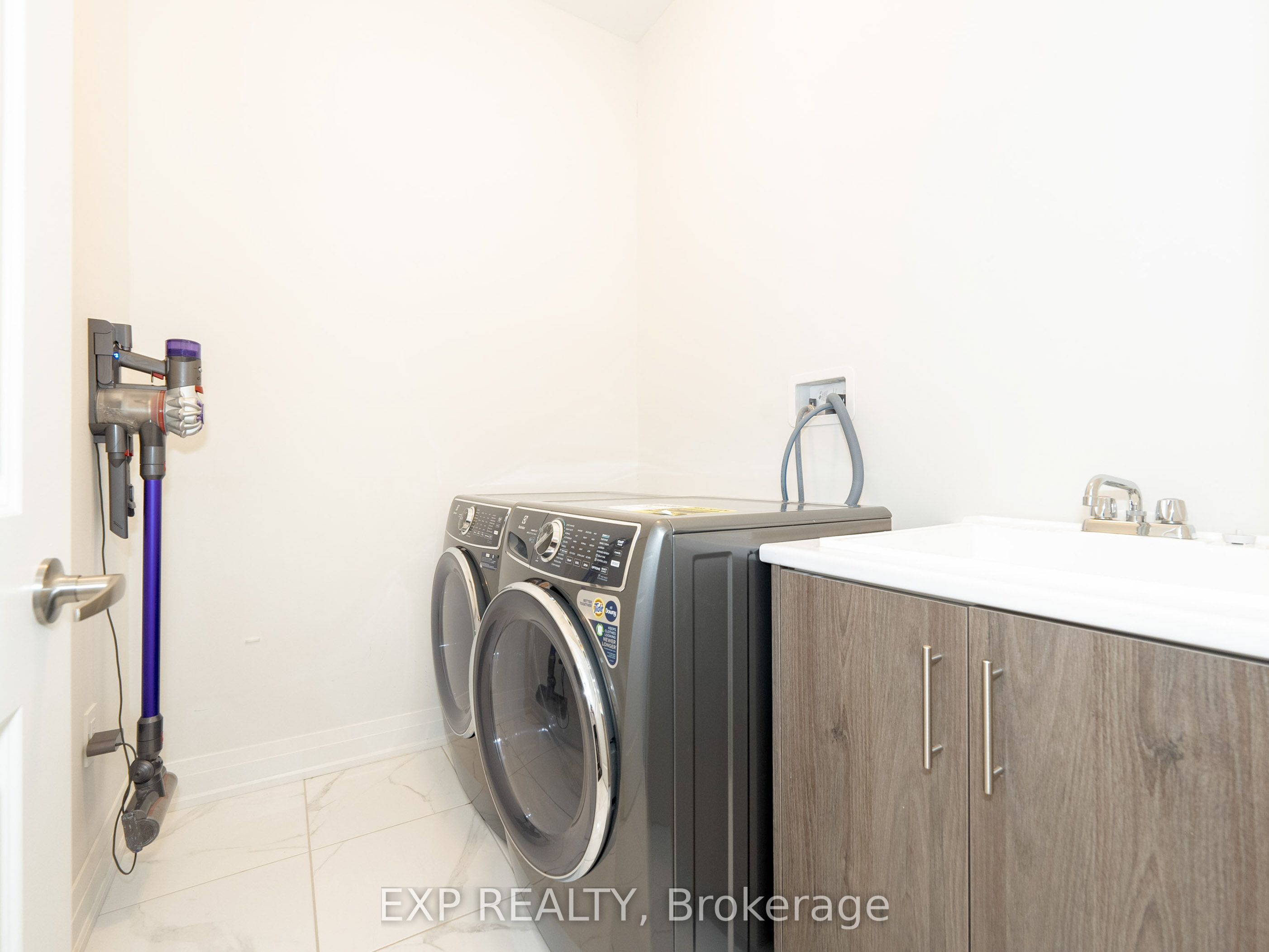 14 Longworth Avenue Property Photo 17