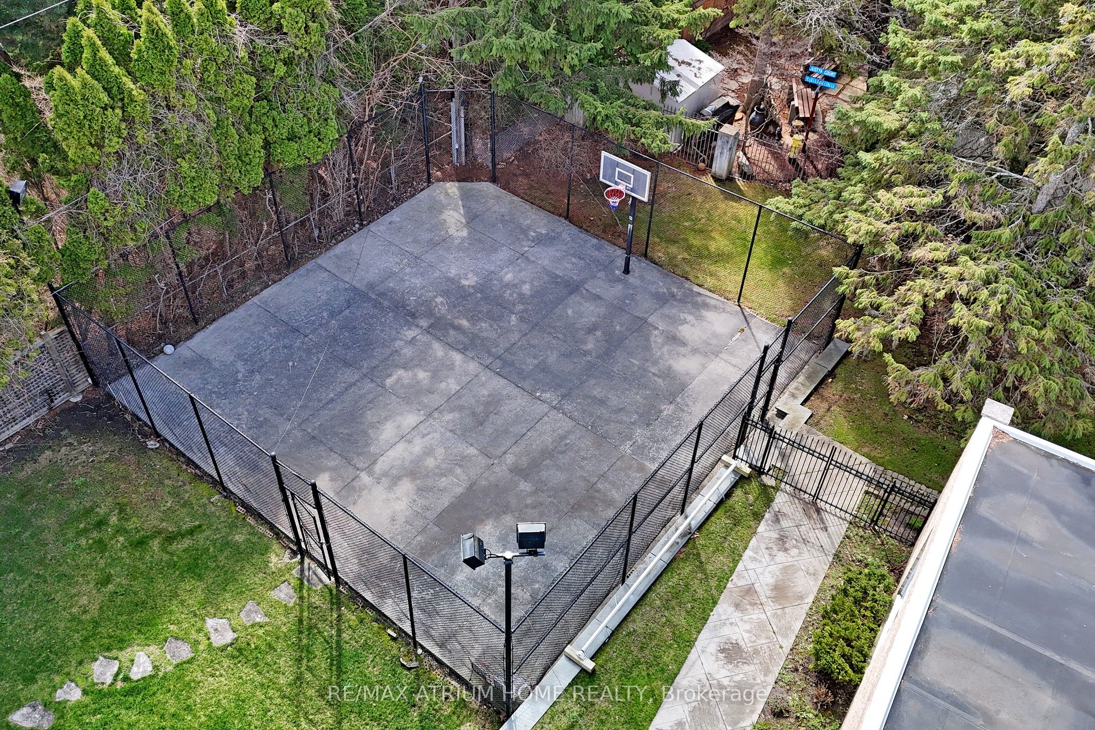 19 Limcombe Drive Property Photo 42
