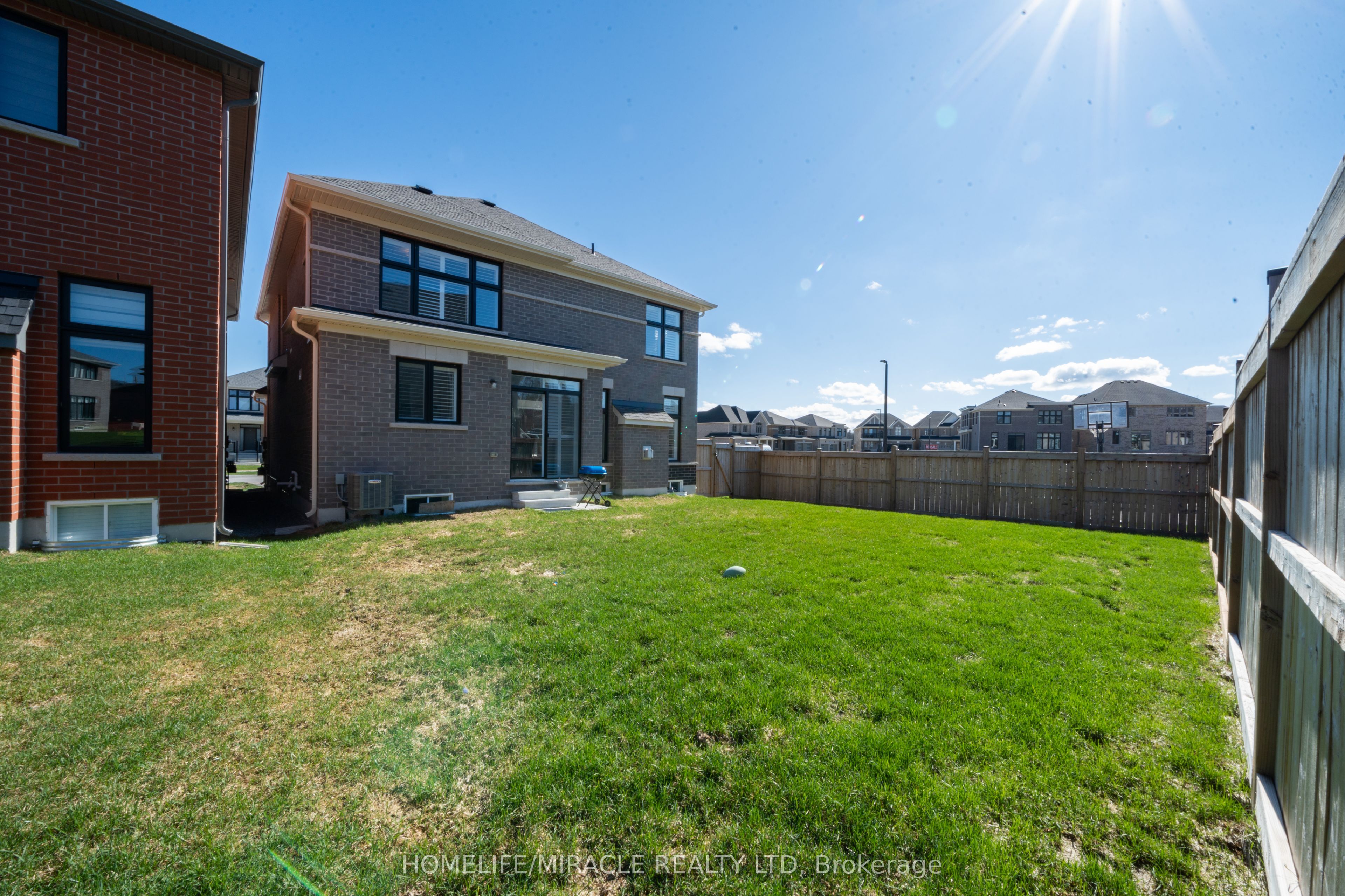 1 Ainslie Hill Crescent Property Photo 4