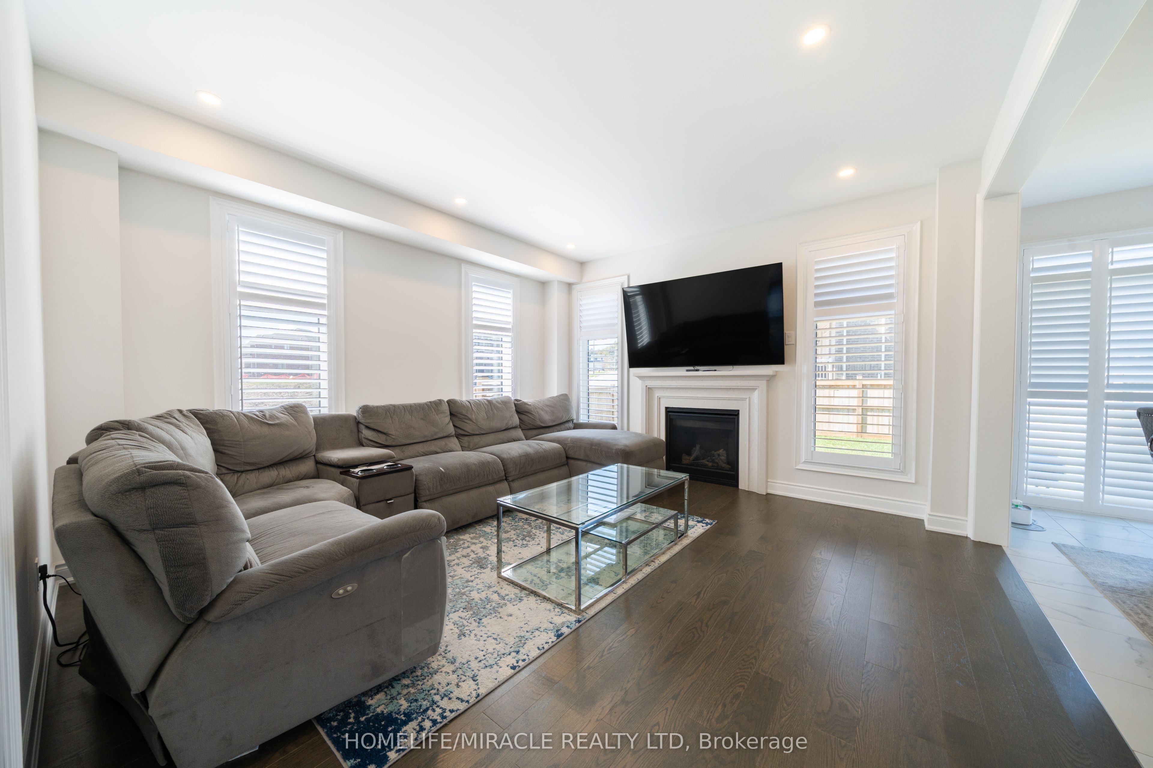 1 Ainslie Hill Crescent Property Photo 14