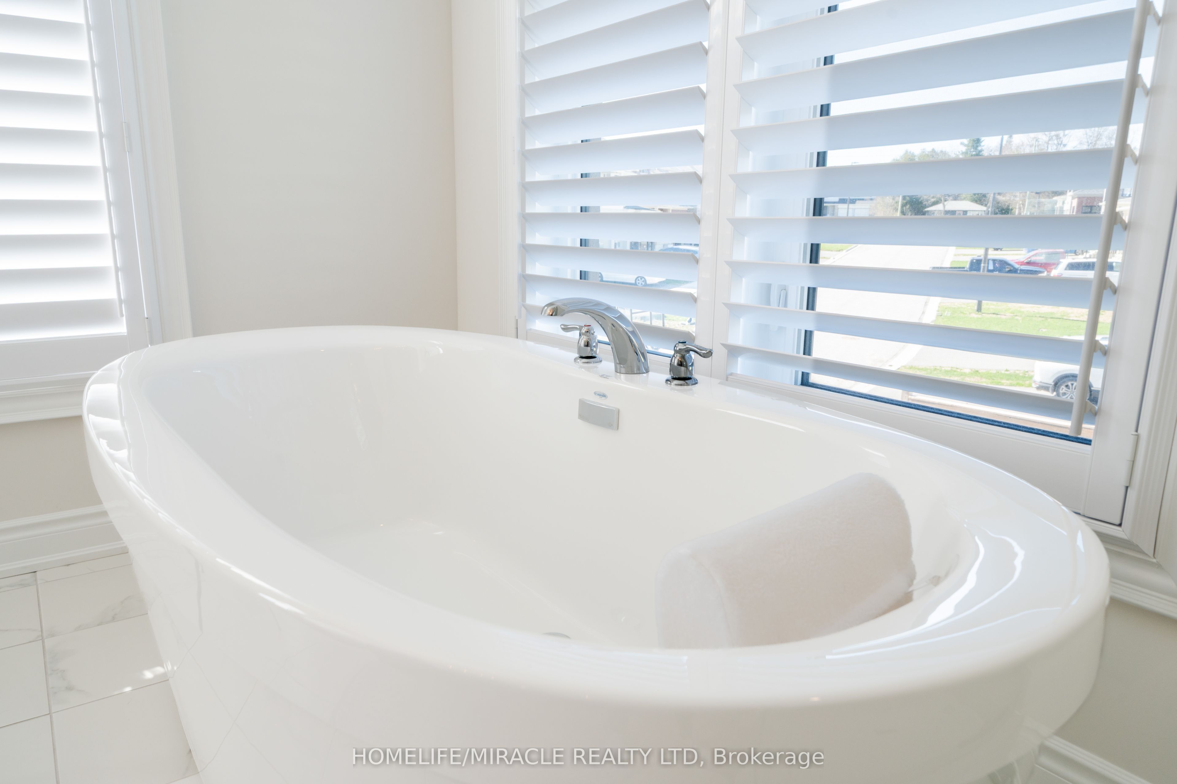 1 Ainslie Hill Crescent Property Photo 28