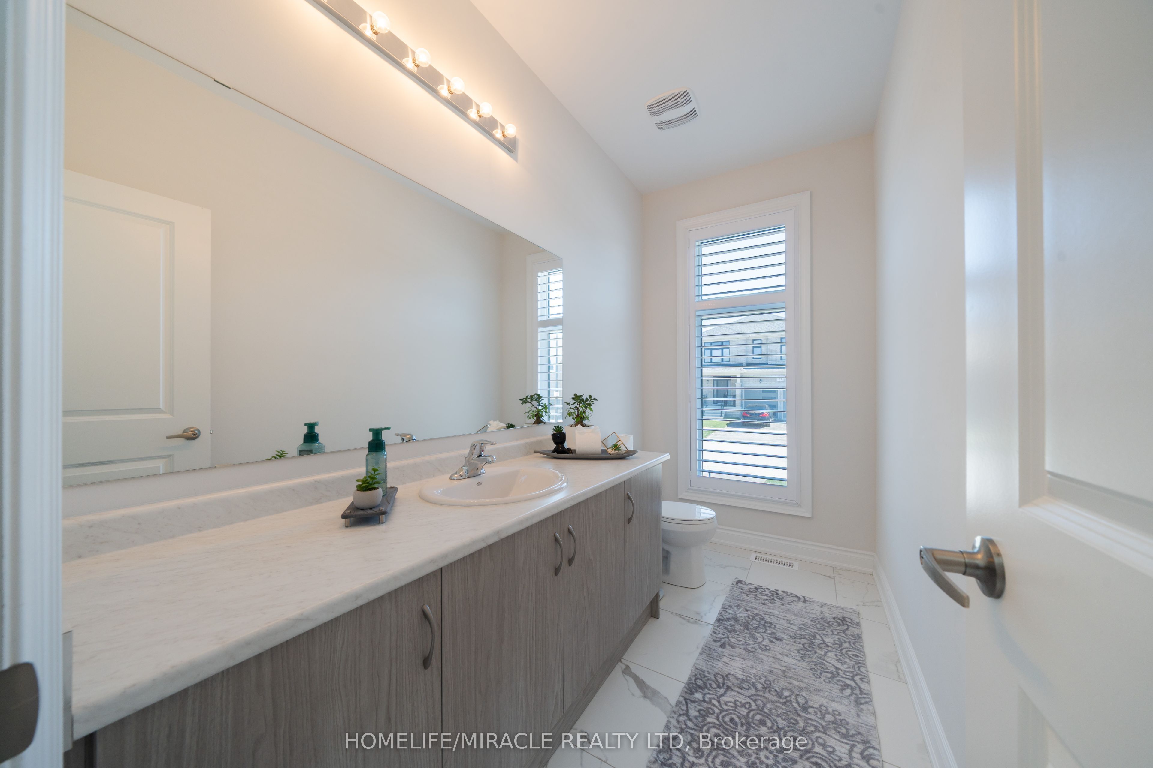 1 Ainslie Hill Crescent Property Photo 43