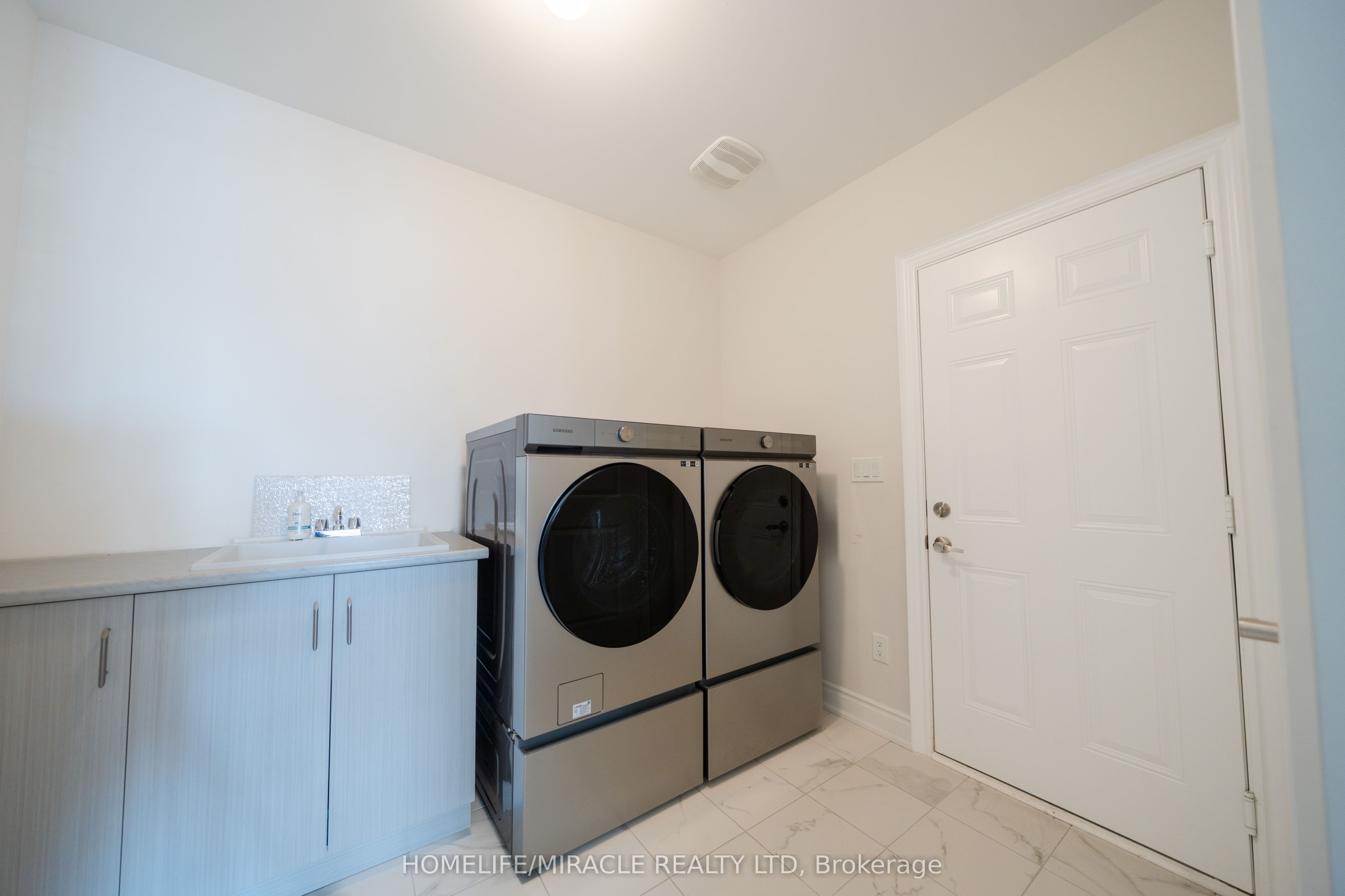 1 Ainslie Hill Crescent Property Photo 46