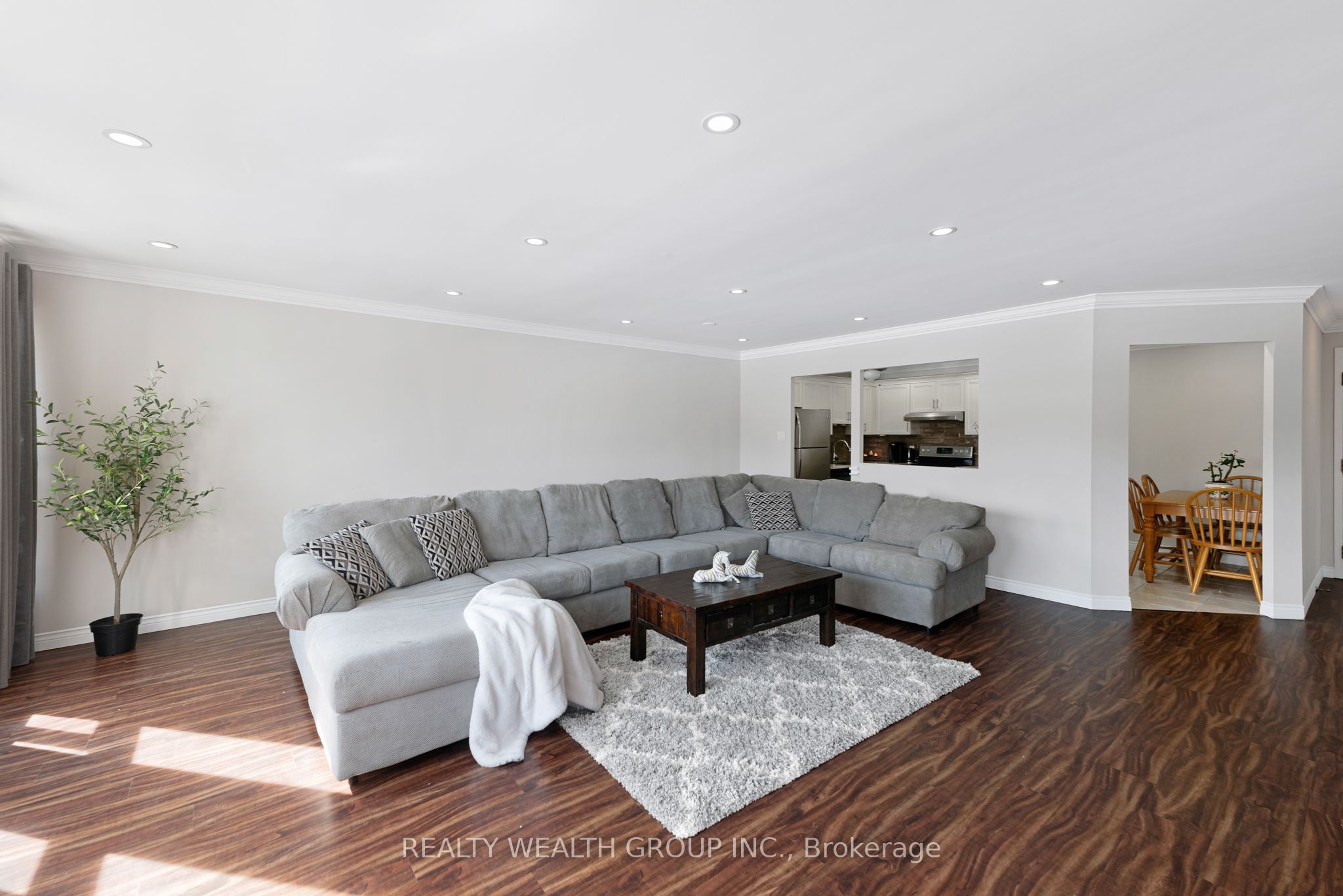155 Main Street N 221 Property Photo 8