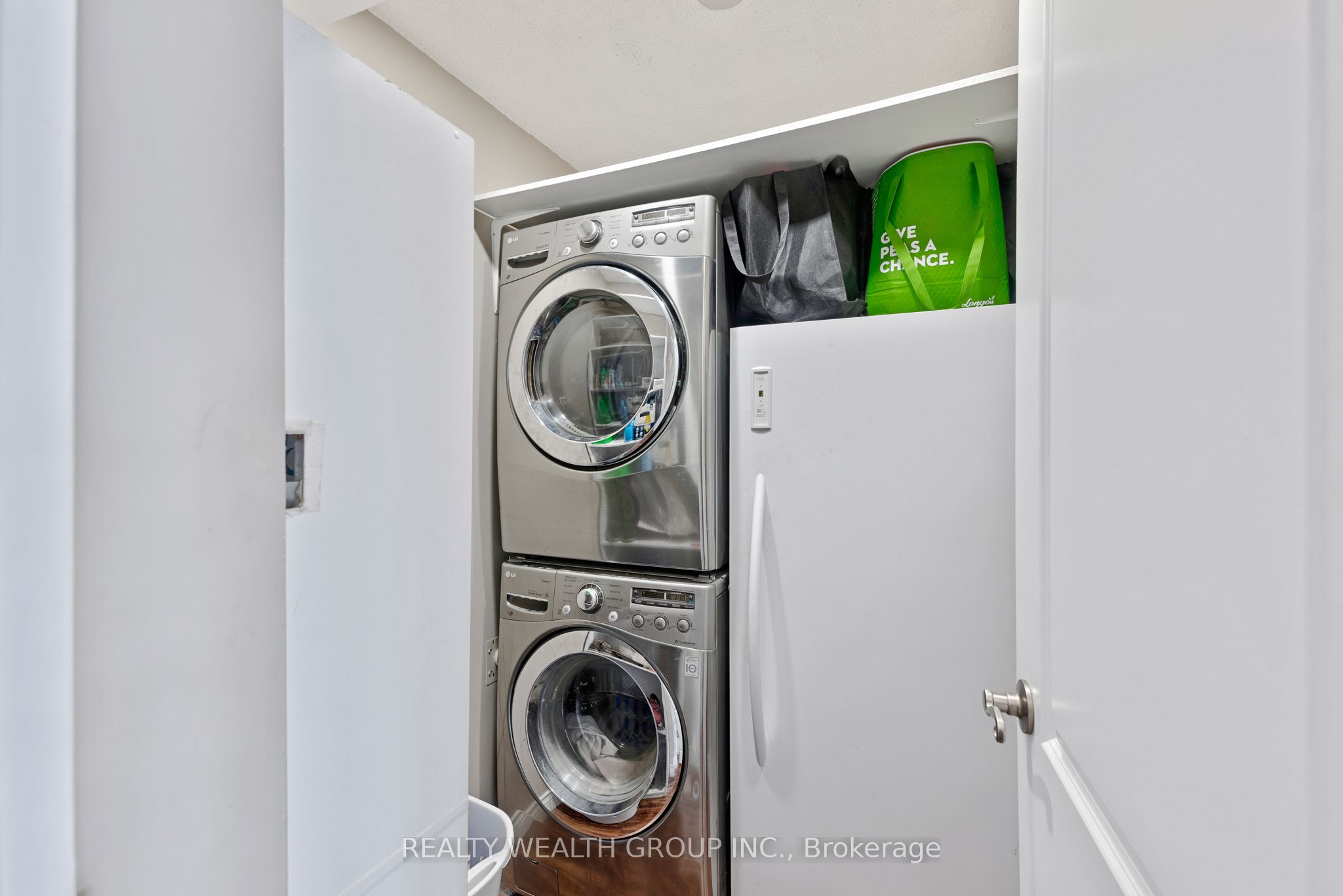 155 Main Street N 221 Property Photo 17