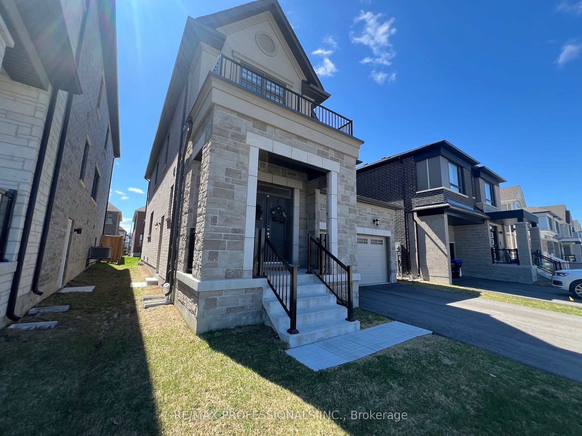 687 Lamb Street Property Photo 2