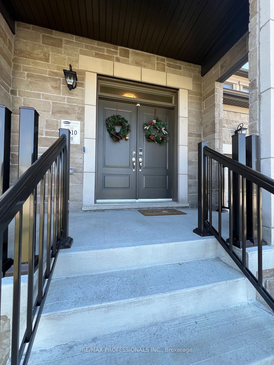 687 Lamb Street Property Photo 3