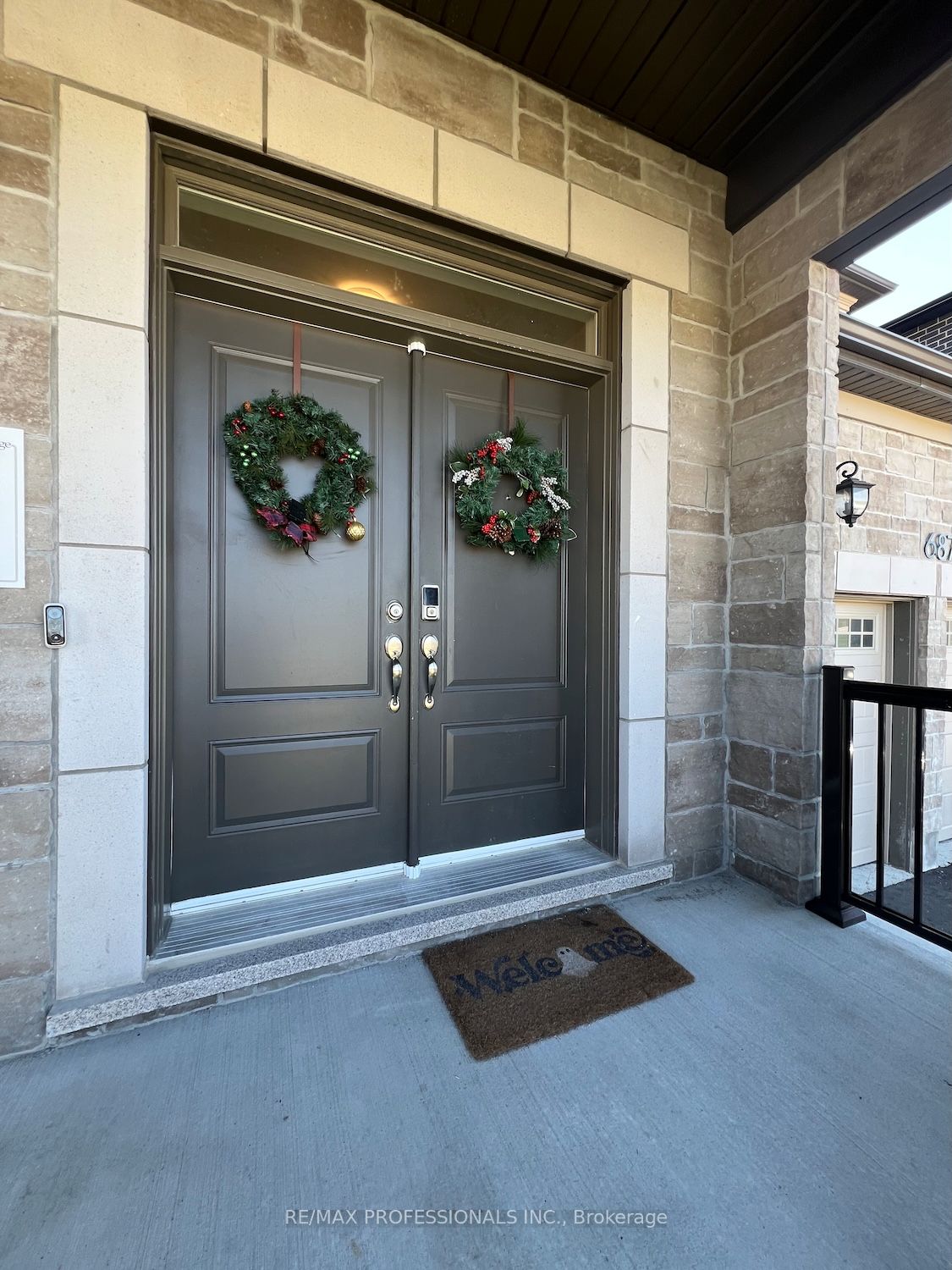 687 Lamb Street Property Photo 4