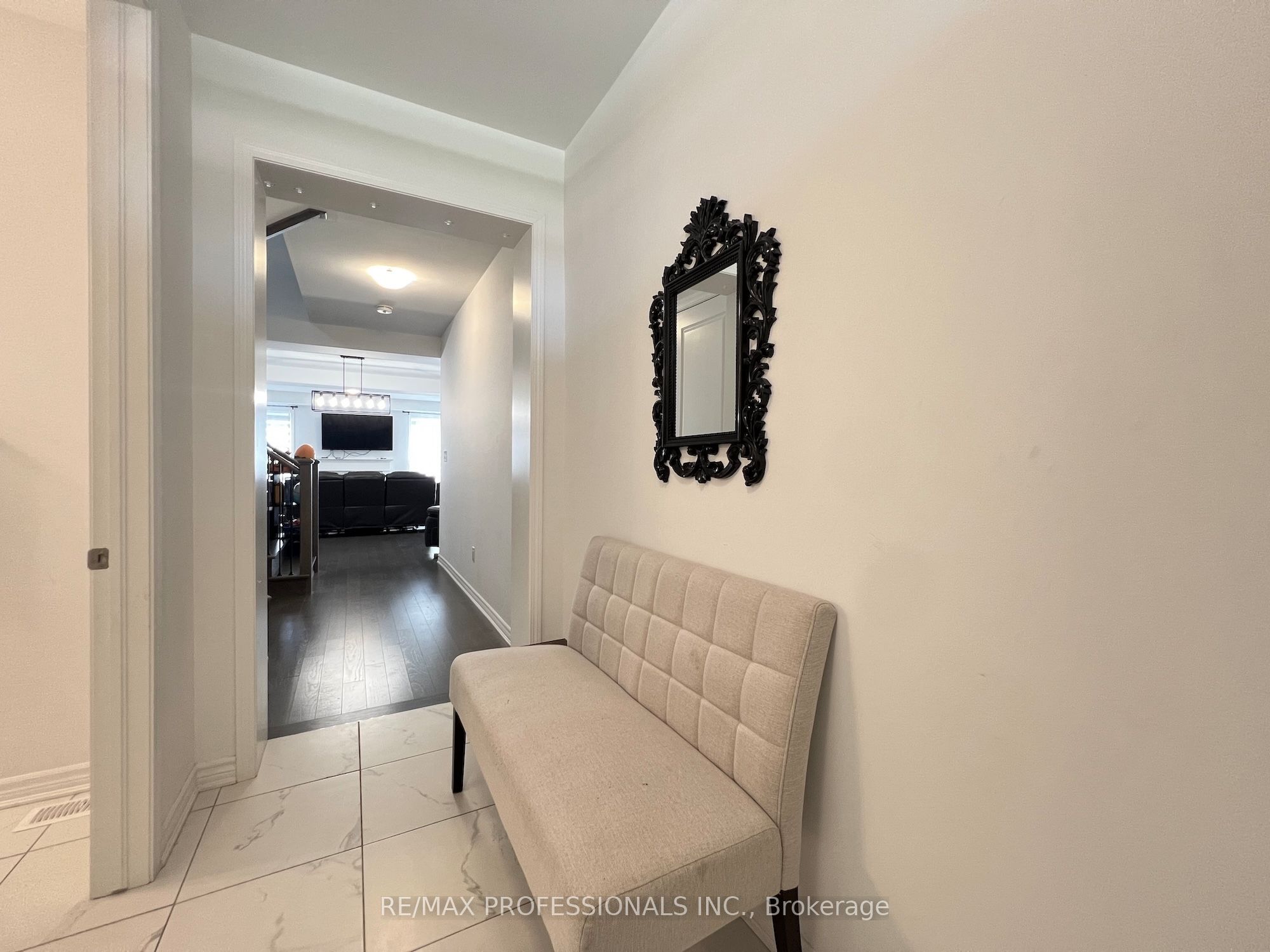 687 Lamb Street Property Photo 7
