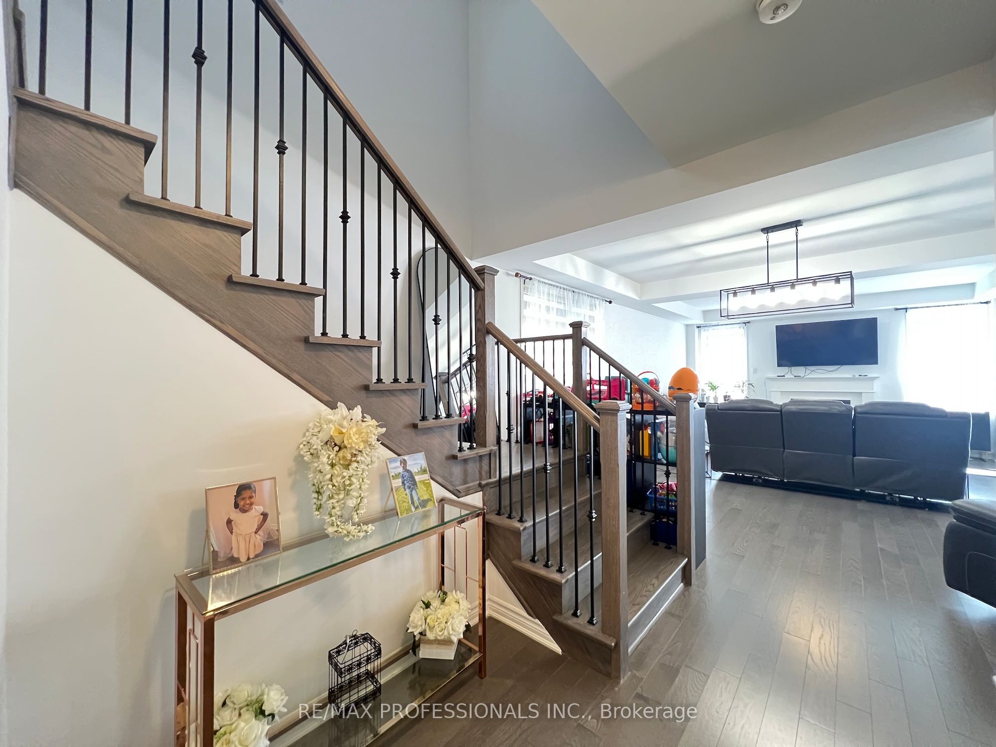 687 Lamb Street Property Photo 9