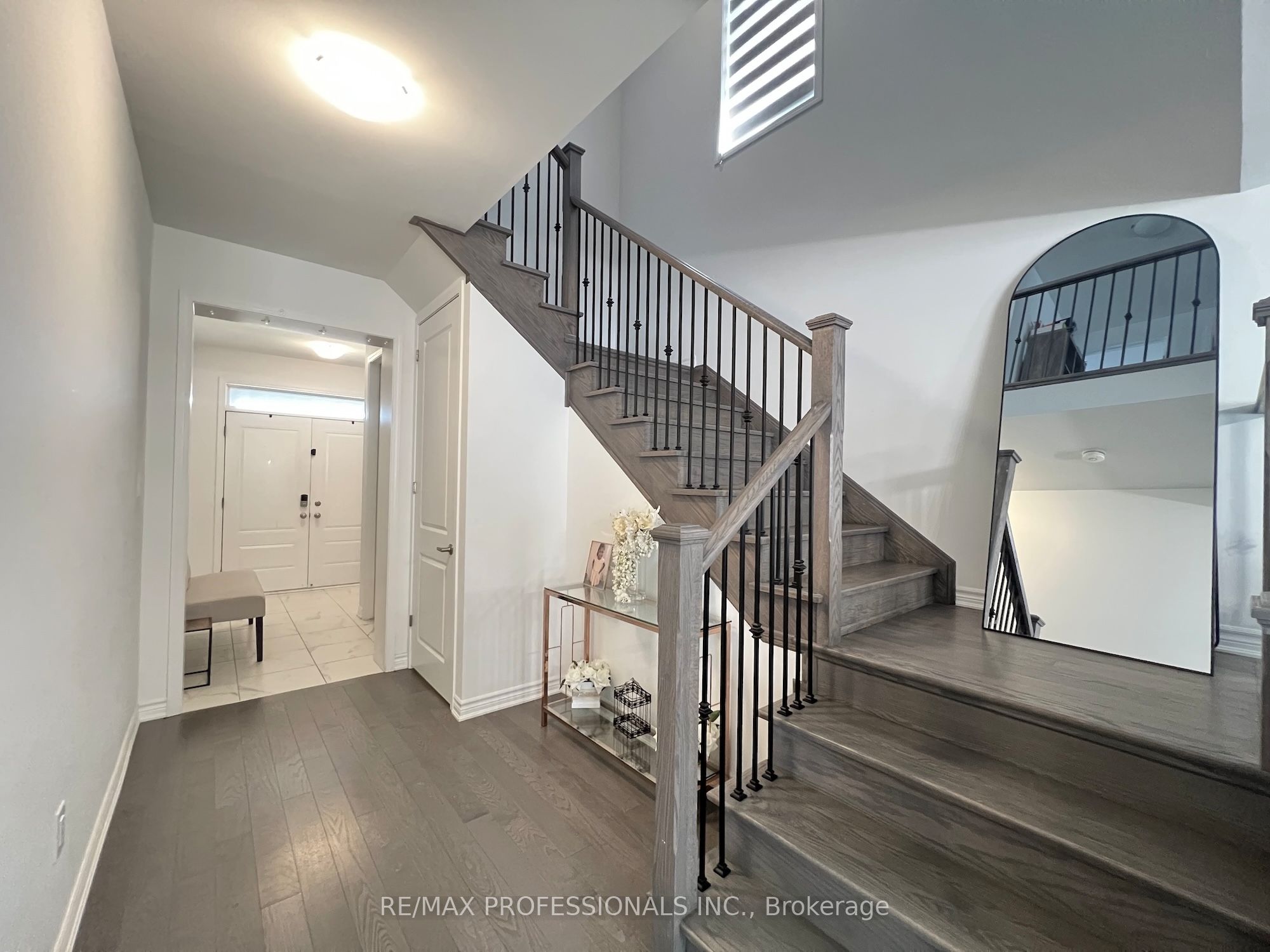 687 Lamb Street Property Photo 10