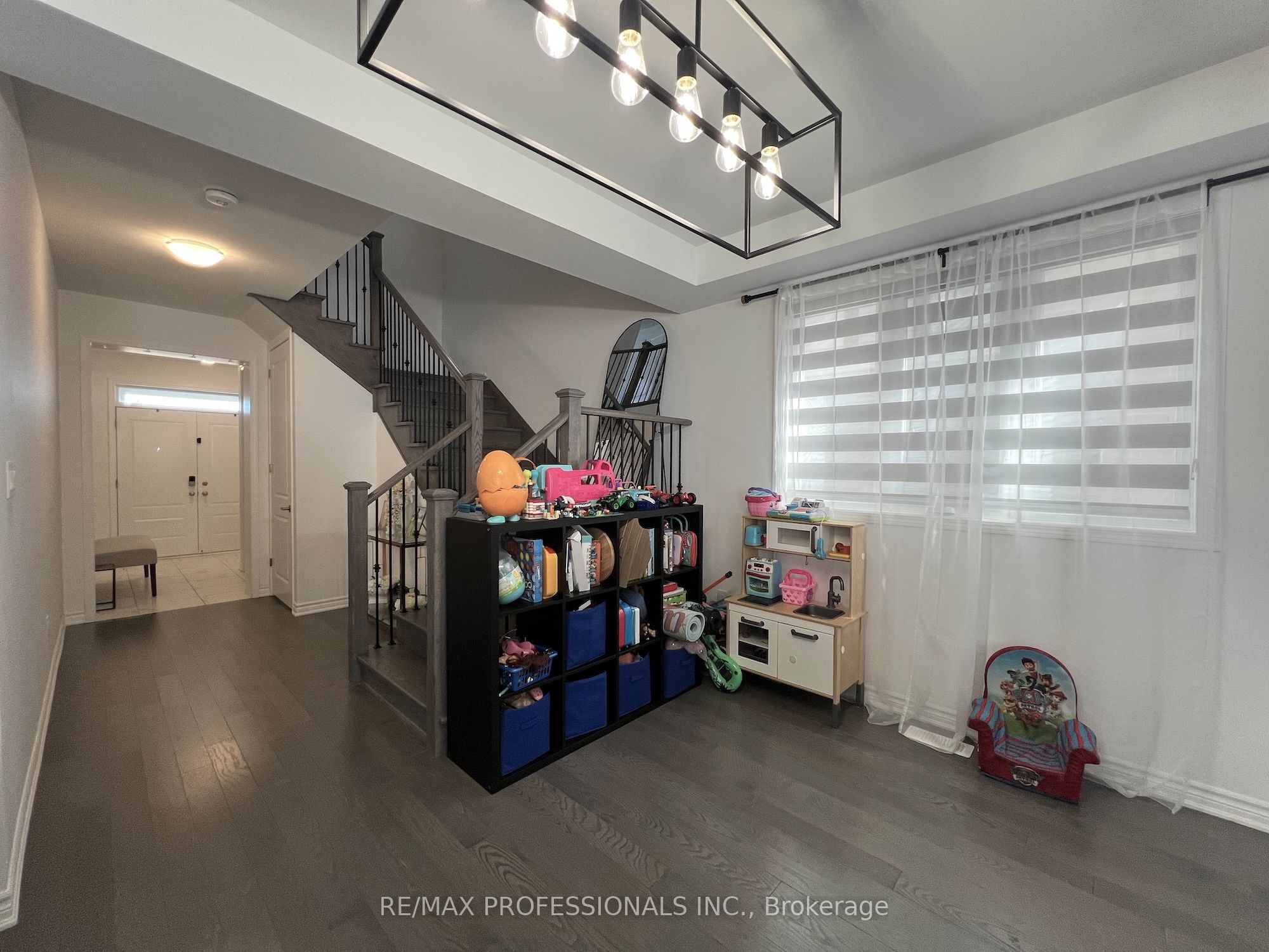 687 Lamb Street Property Photo 12