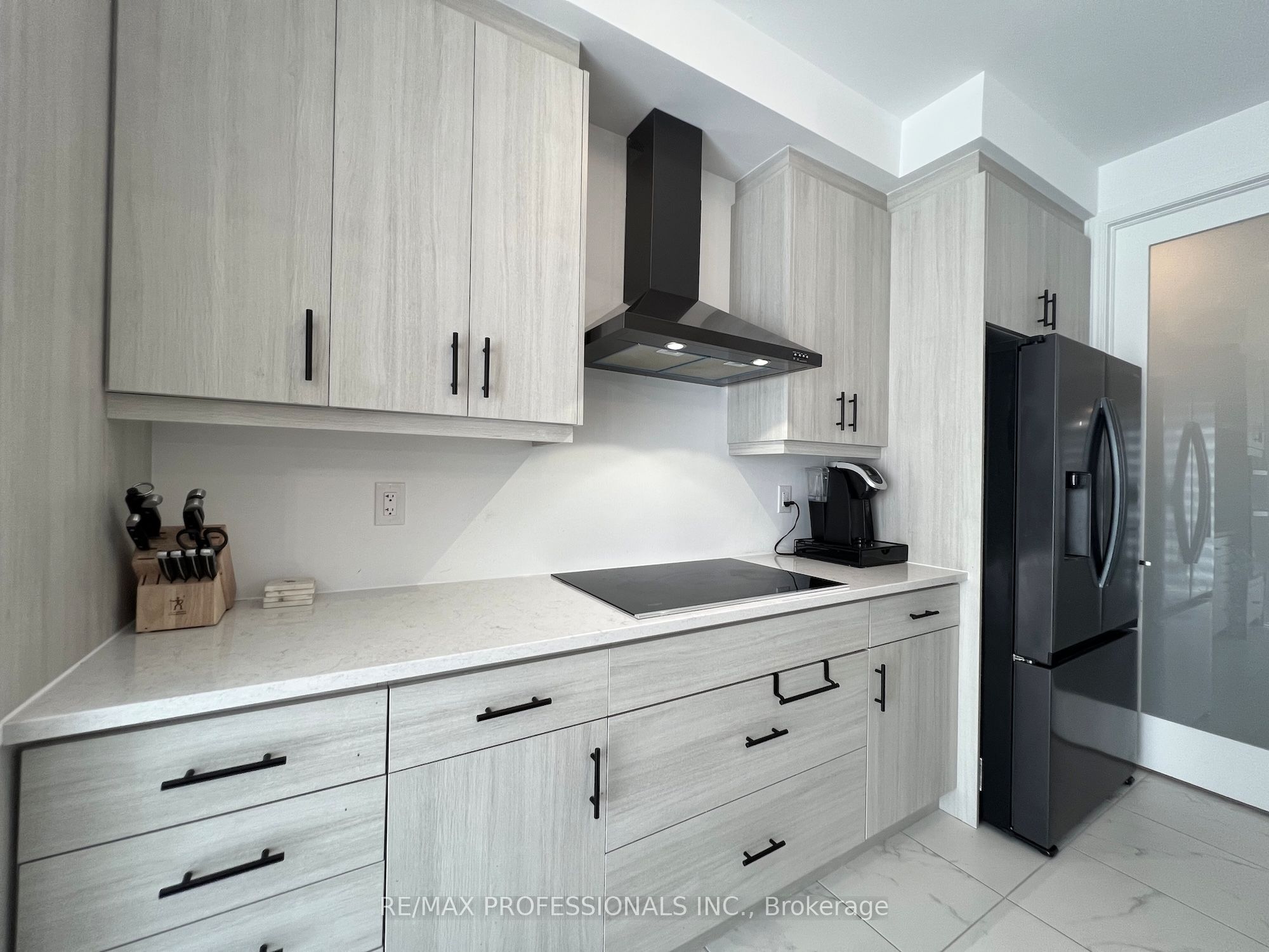 687 Lamb Street Property Photo 19