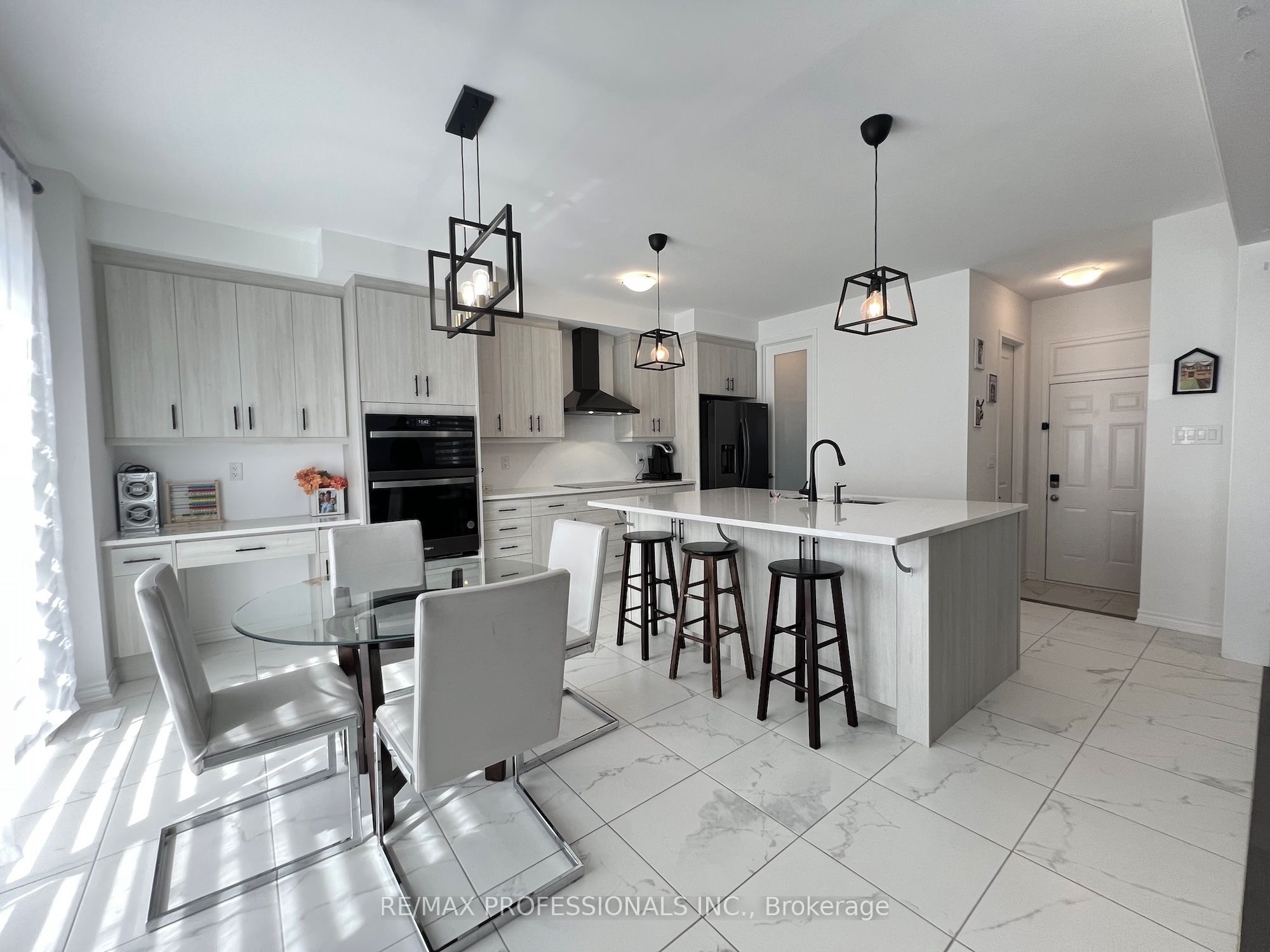 687 Lamb Street Property Photo 22