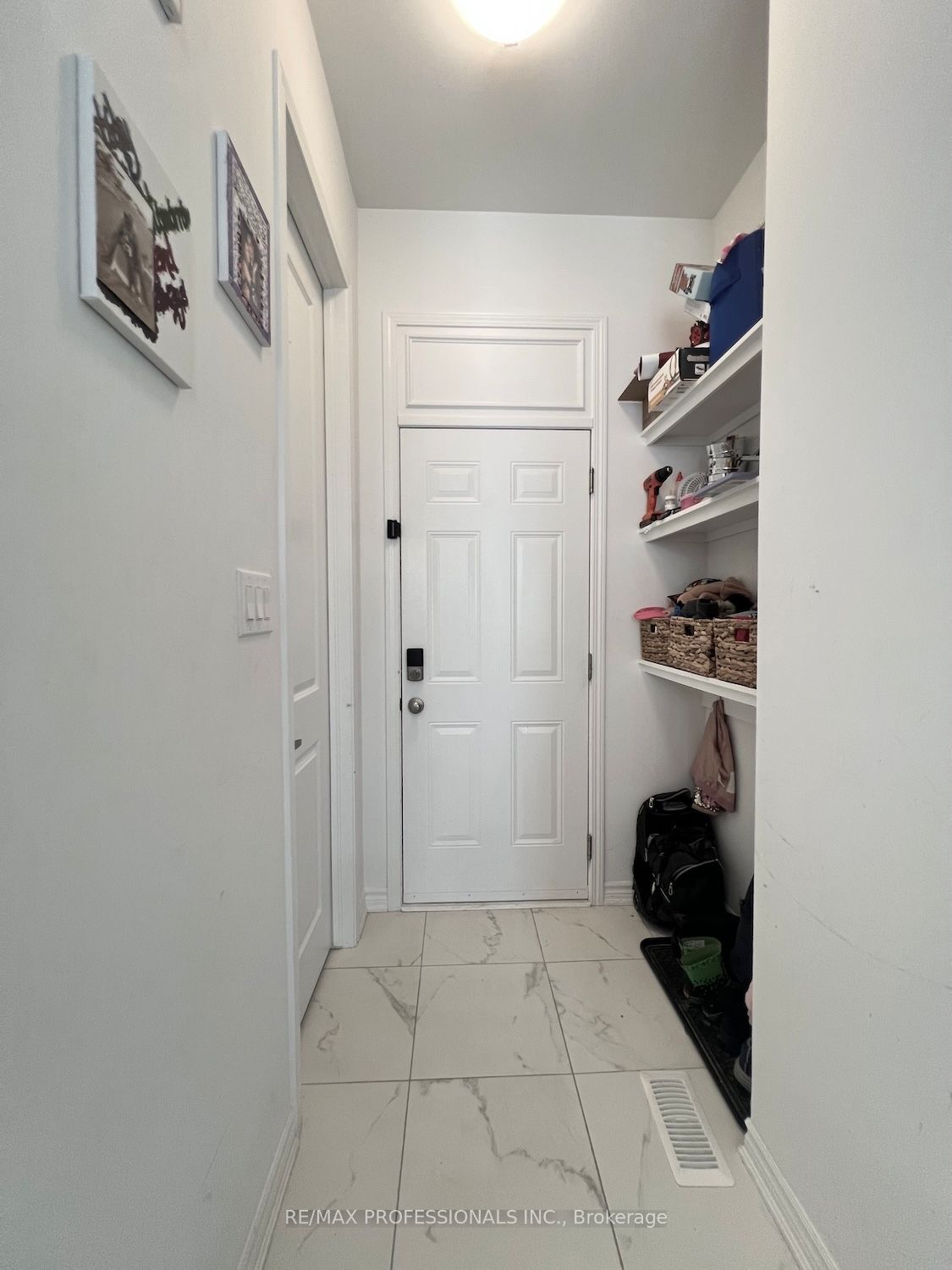 687 Lamb Street Property Photo 23