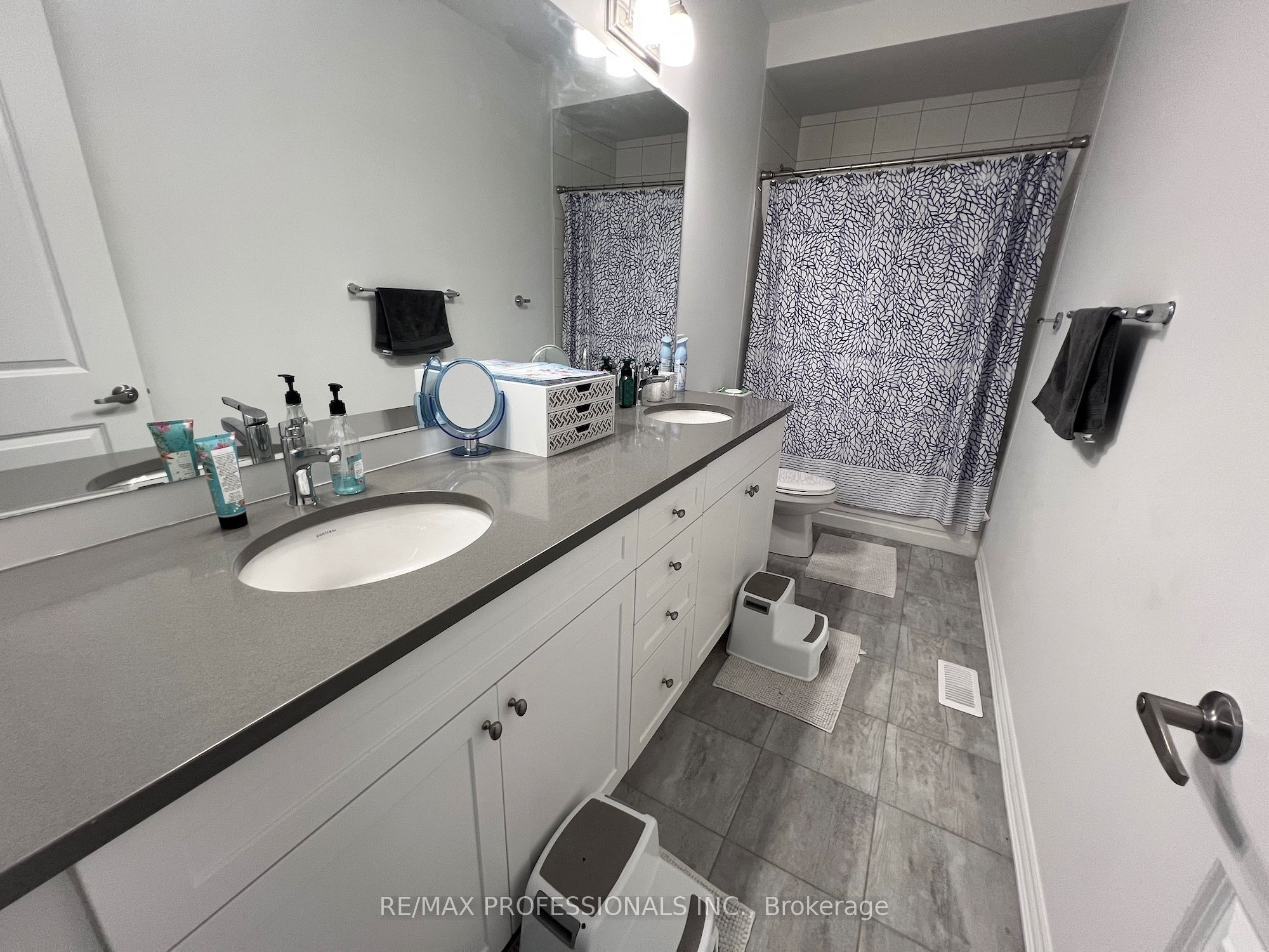 687 Lamb Street Property Photo 28