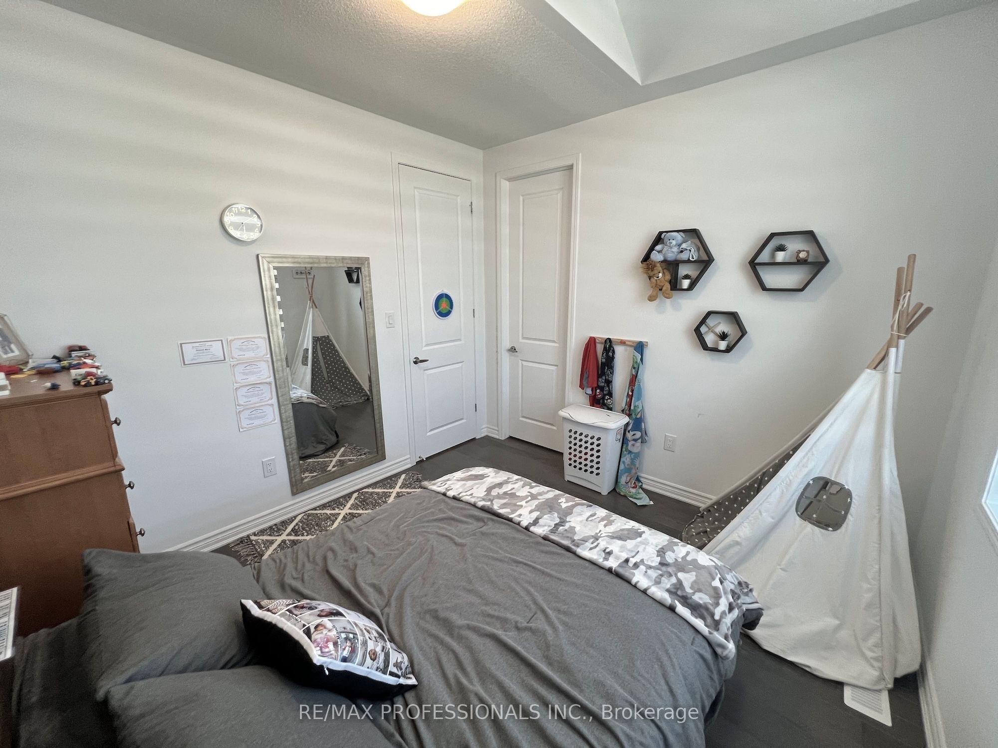 687 Lamb Street Property Photo 34