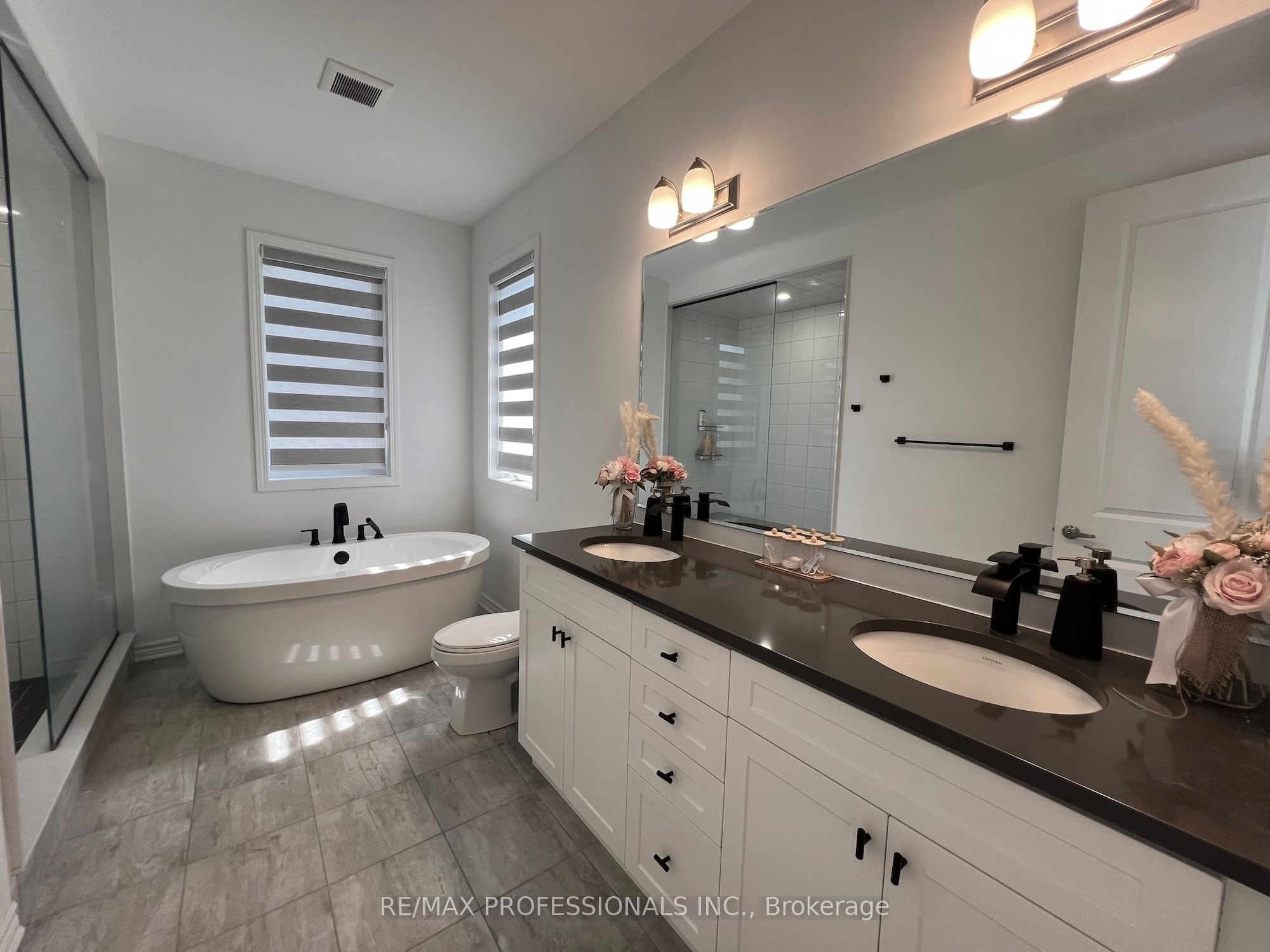 687 Lamb Street Property Photo 38