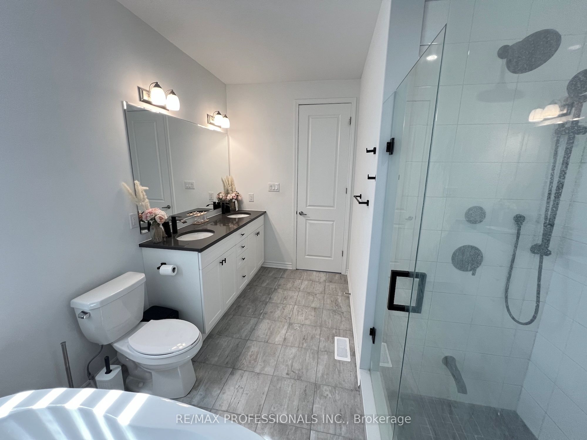 687 Lamb Street Property Photo 41