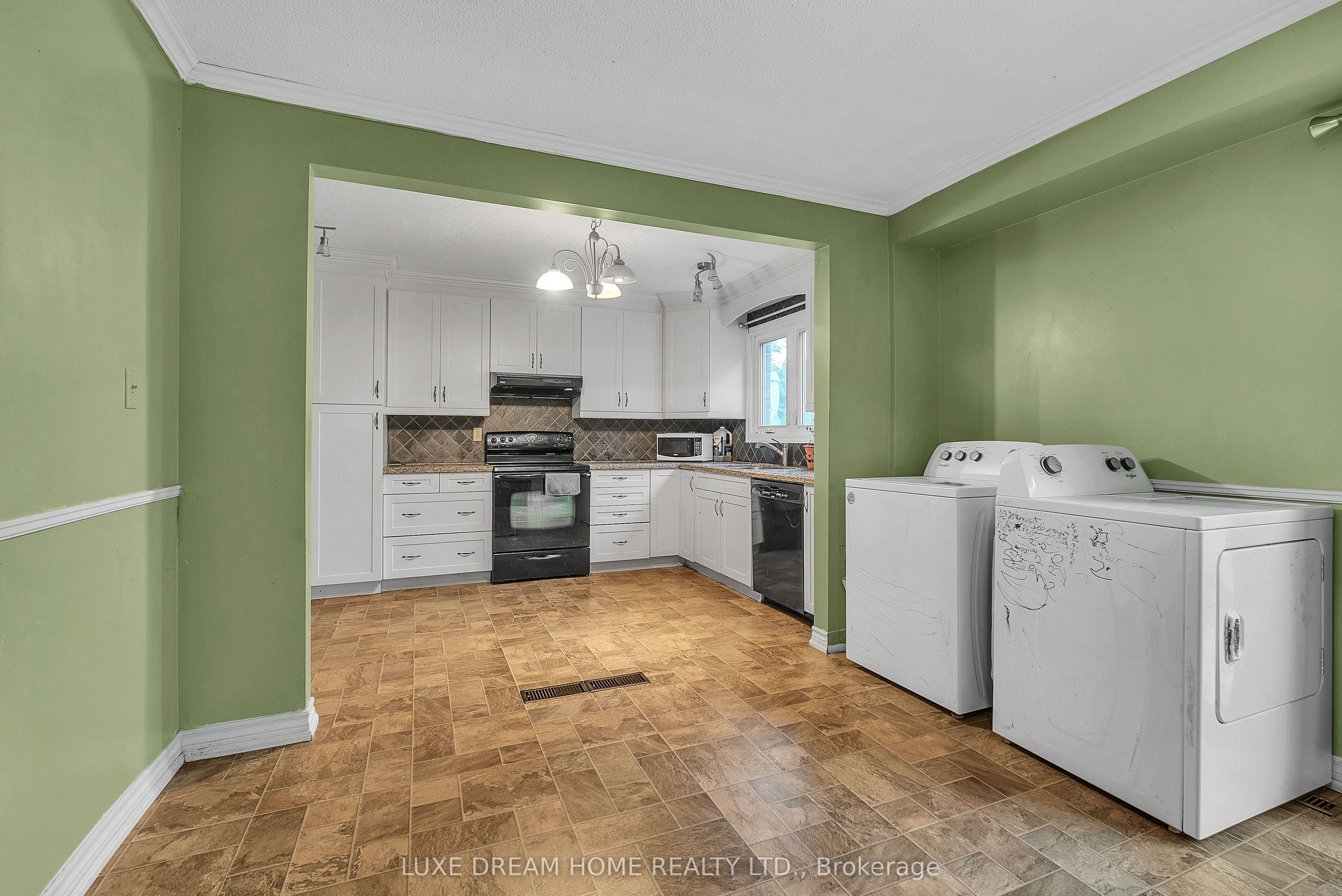 175 Albert Street Property Photo 6