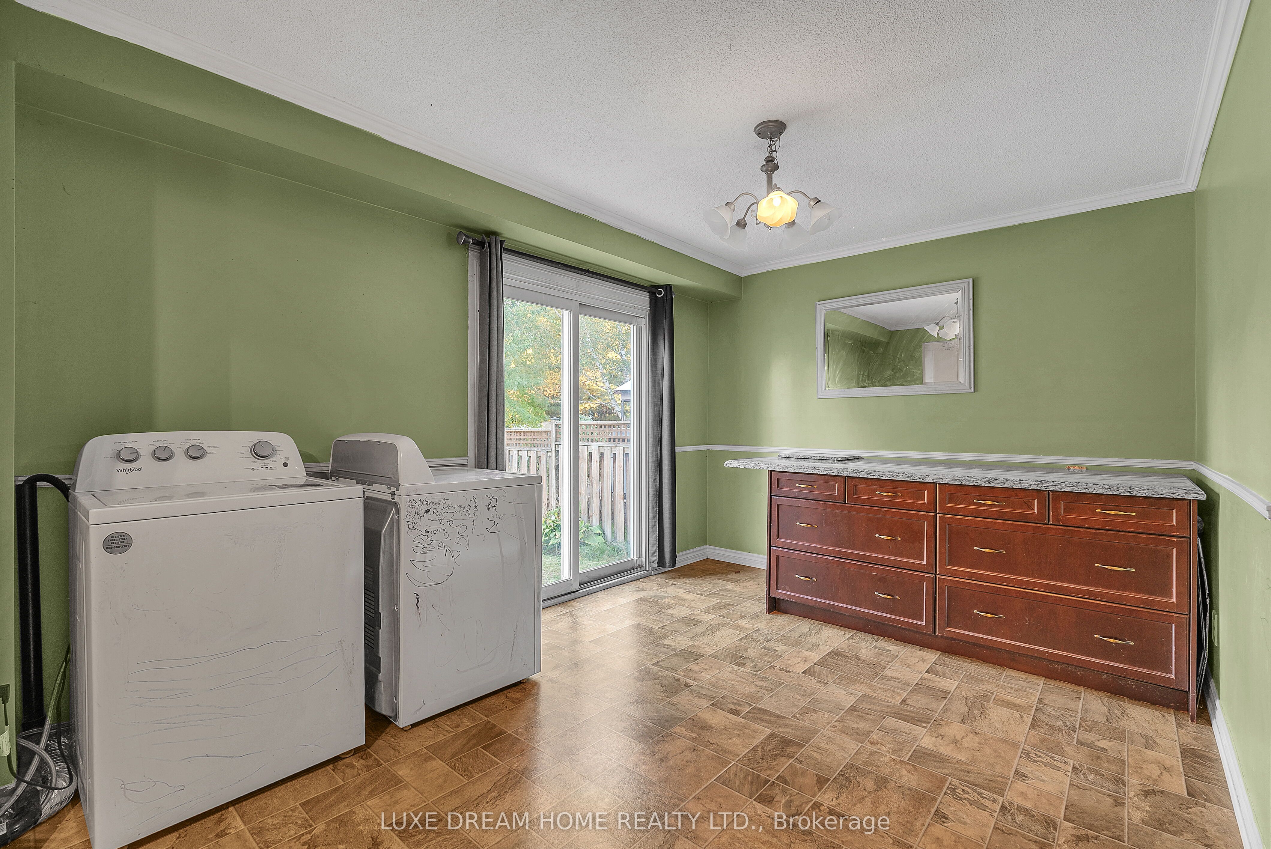 175 Albert Street Property Photo 7